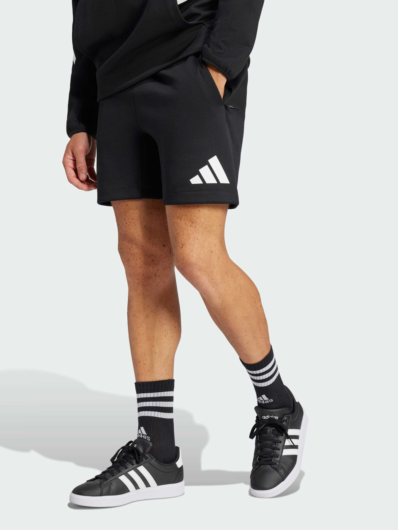 Повседневные шорты Adidas ZNE модель JD5325 Фото