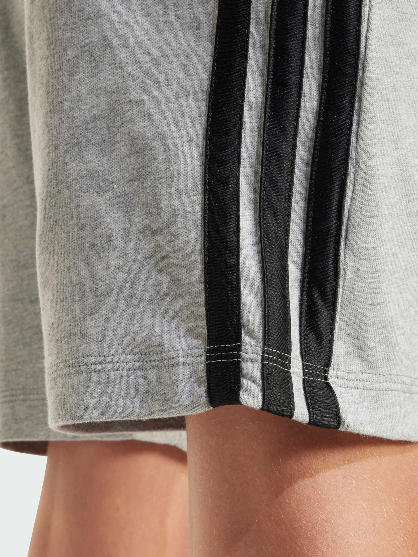 Повсякденні шорти Adidas модель JD6496 Фото