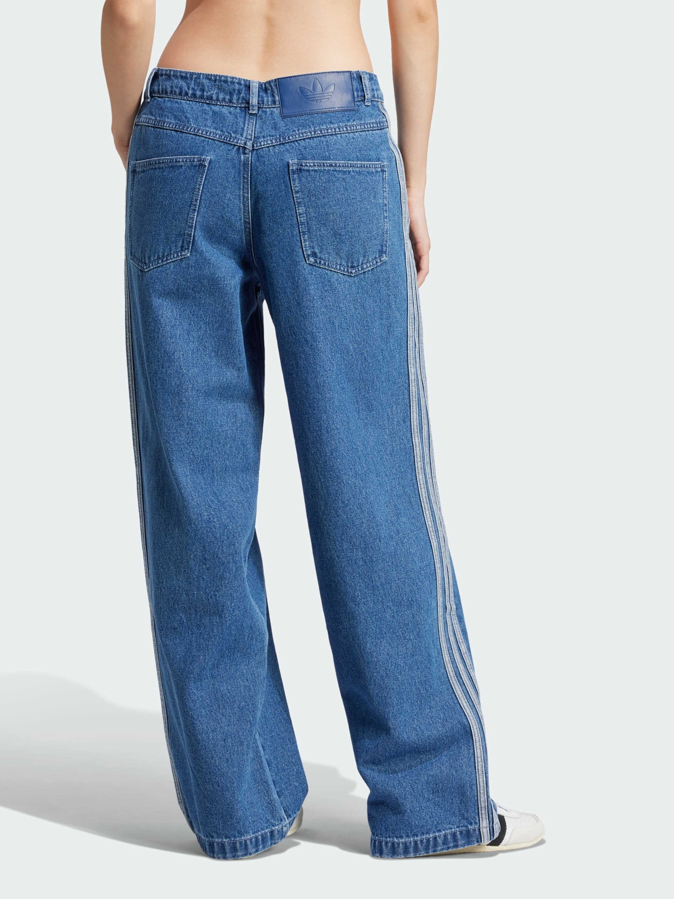 Широкі джинси Adidas Adicolor модель JD2574 Фото