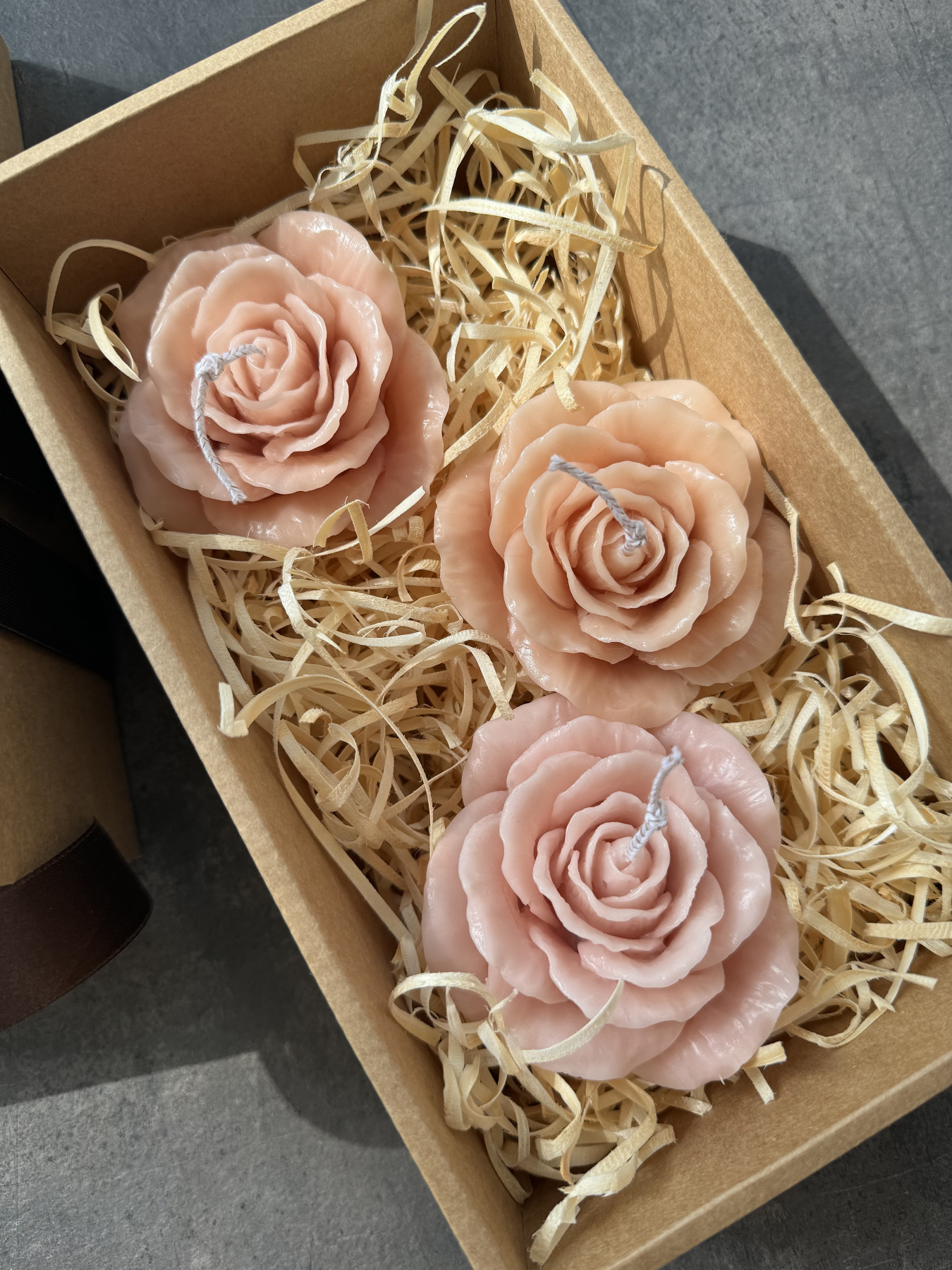 Набор парфюмированных свеч "Розы Альба", аромат - цветочный, из натурального пчелиного воска Candle Design модель 200.0004 Фото