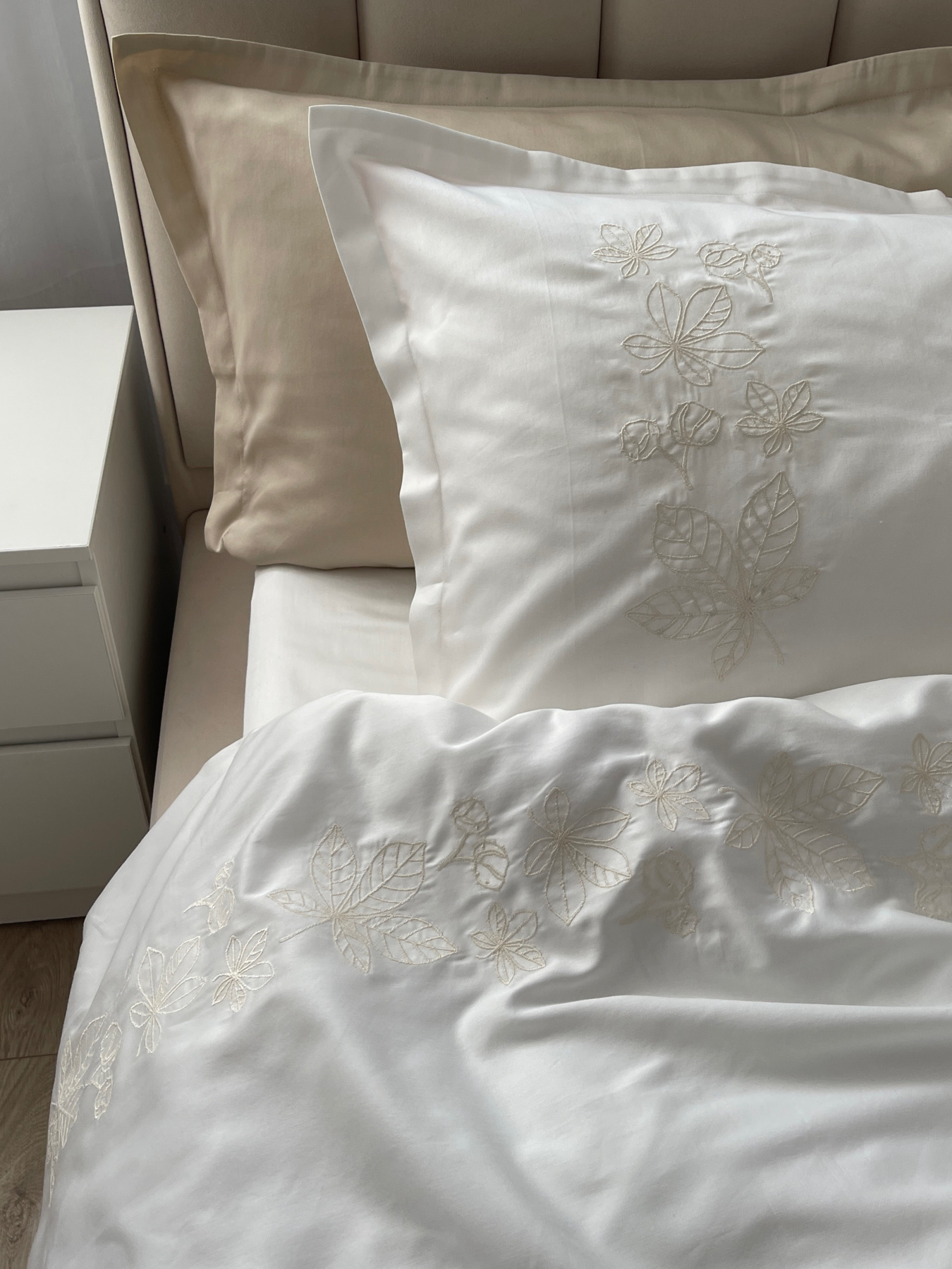 Підковдра молочна з вишитими каштанами Cozy модель 11165897 Фото