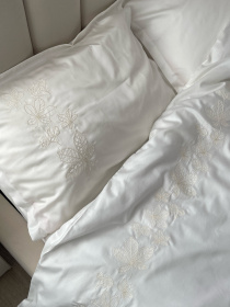 Підковдра молочна з вишитими каштанами Cozy модель 11165897 Фото