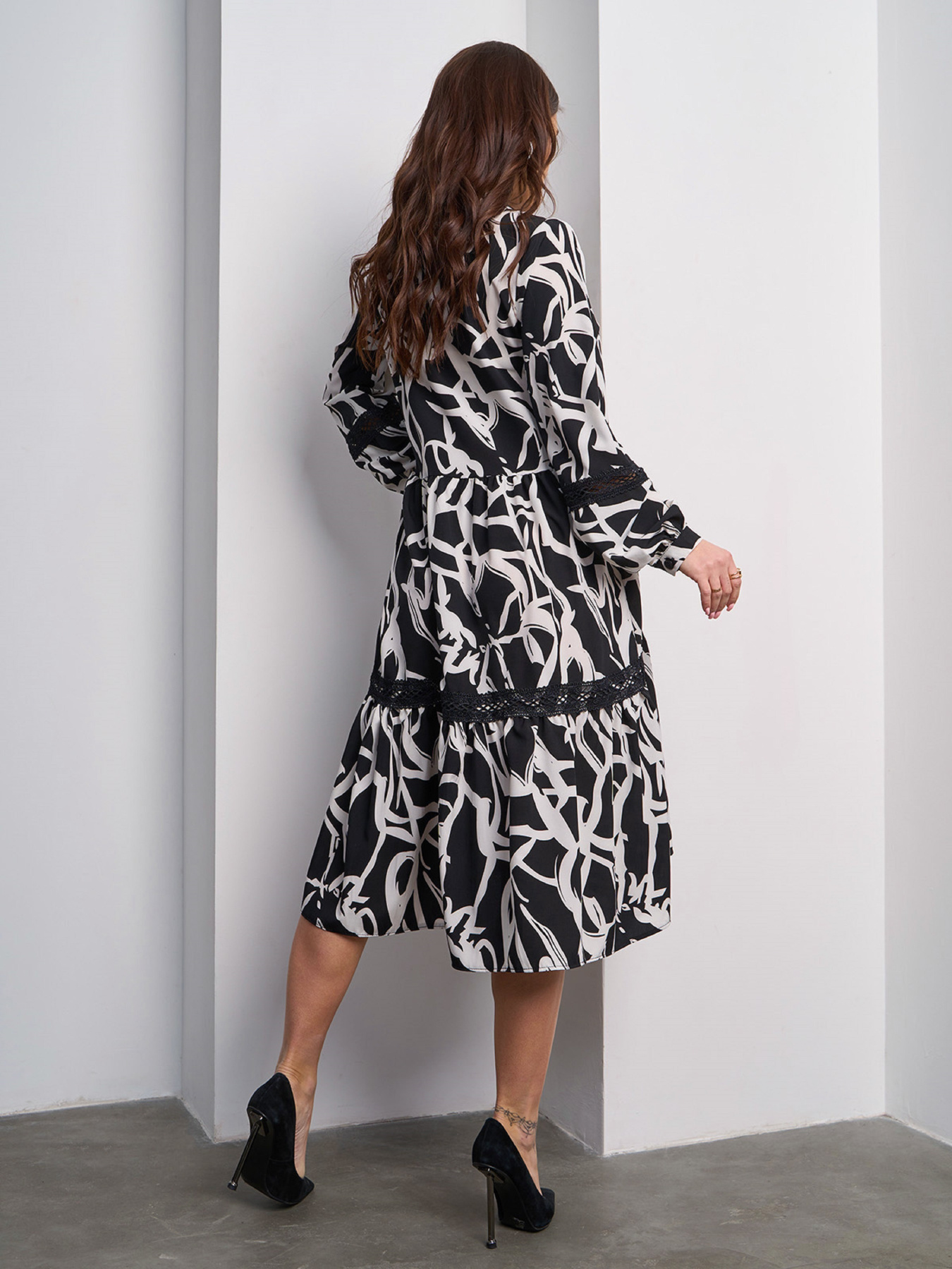 Платье миди ISSA Plus модель SA-583_черный_белый Платье миди ISSA Plus модель SA-583_черный_белый Фото