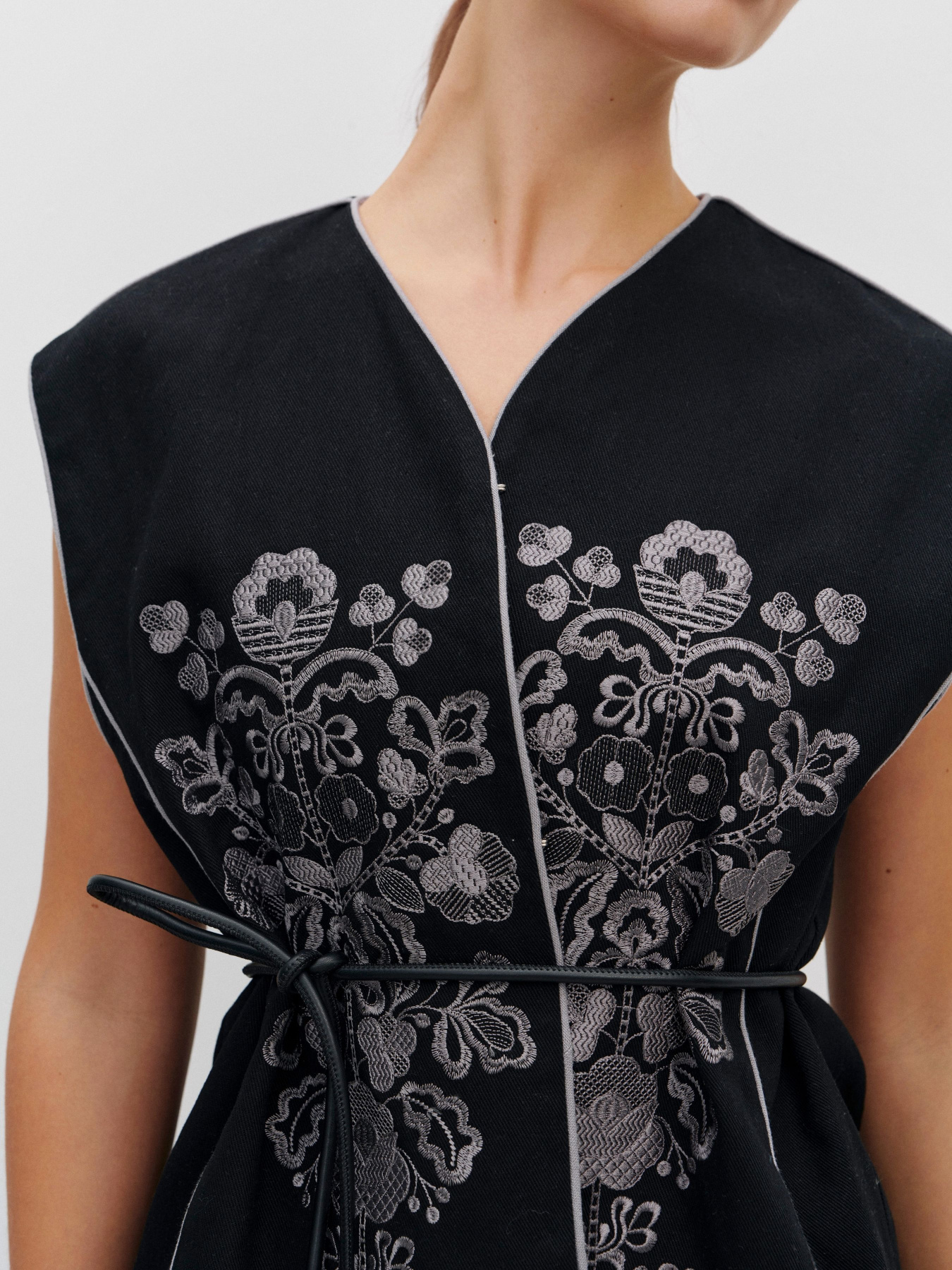 Жилет классический RicaMare модель RM4231-1-24-1DJ Фото