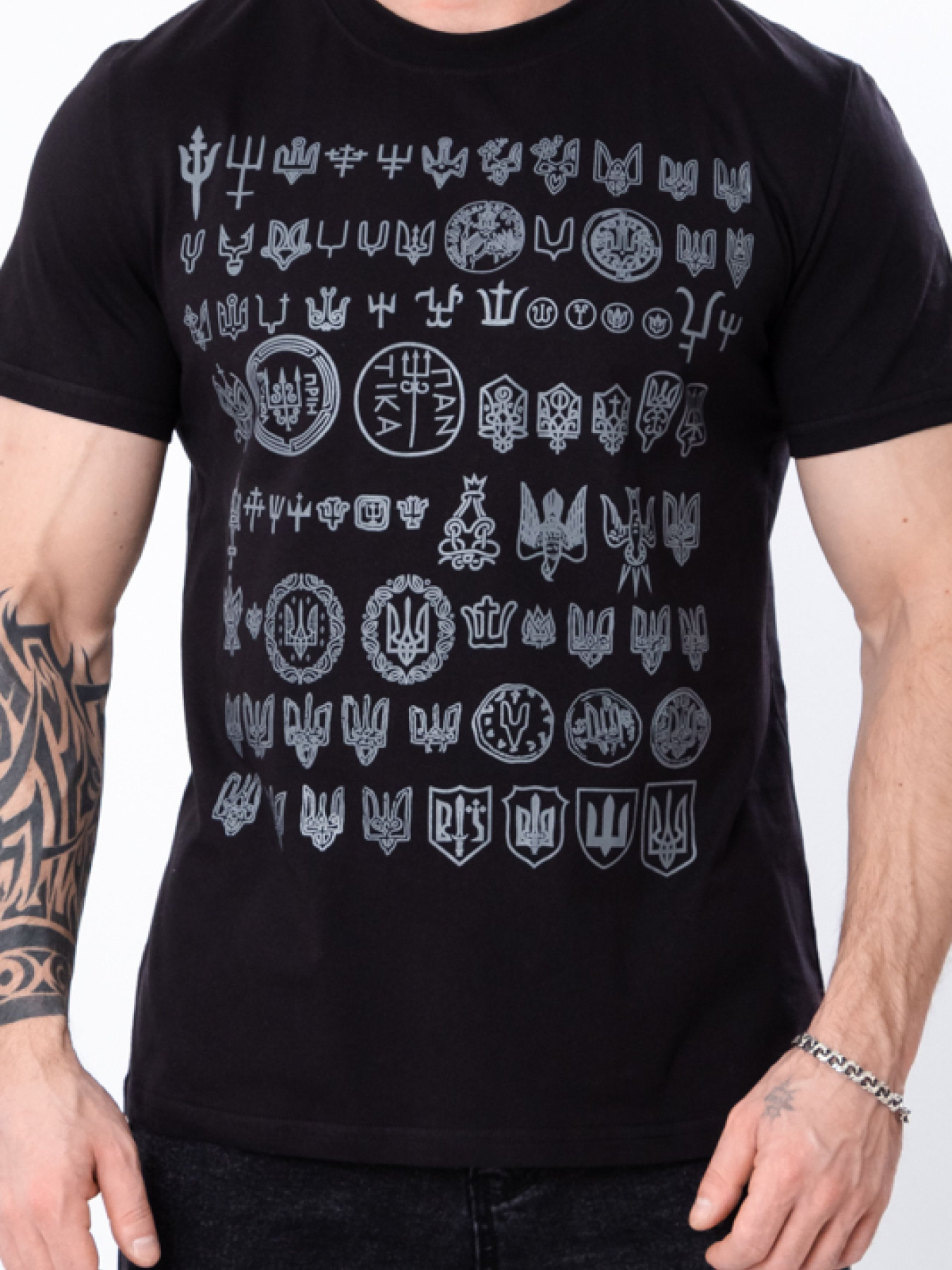 Футболка Носи своє модель 8073-001-33-chornij-simvoli Фото