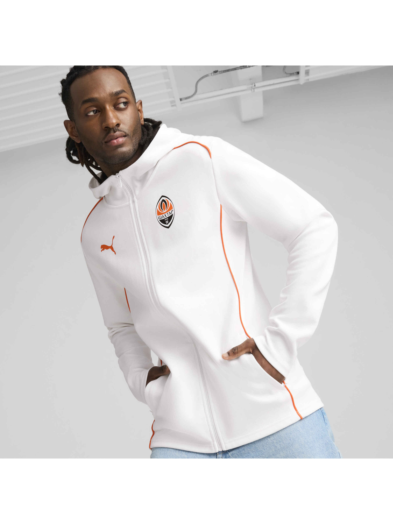 Демісезонна куртка PUMA Fcsd Casuals Hooded Jkt модель 777861 Фото