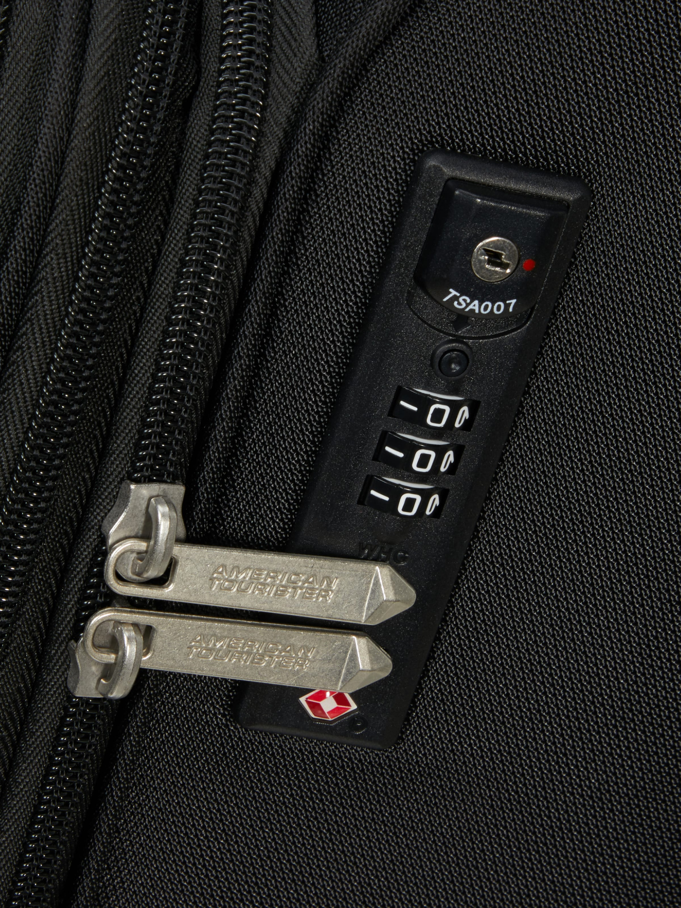 Чемодан American Tourister модель ME709004 Фото