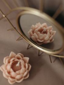 Ароматическая свеча "Водяная лилия", аромат - Sea Salt and Orchid, из натурального пчелиного воска Candle Design модель 120.3015 Фото