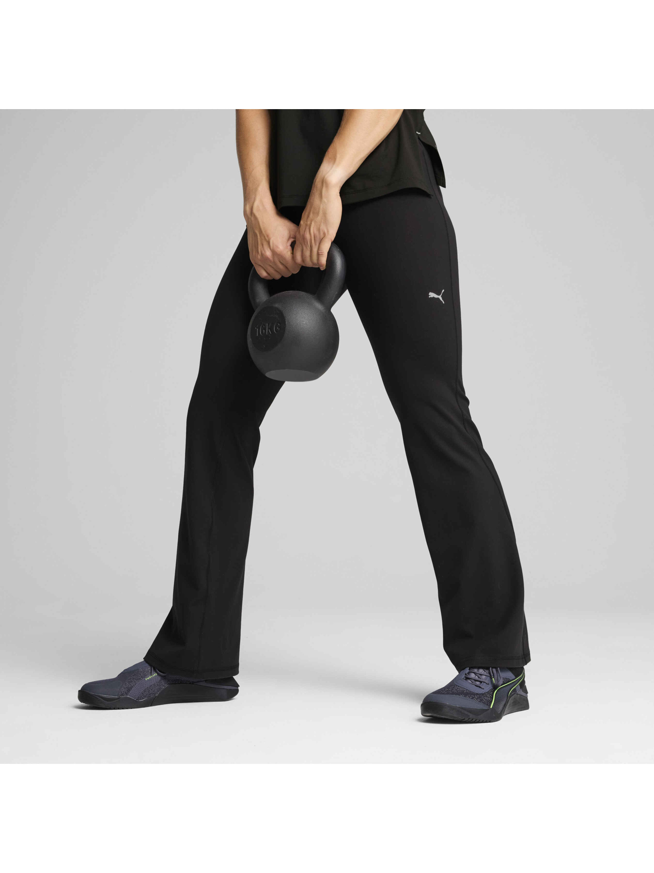 Штаны спортивные PUMA W Cloudspun Flare Pant модель 526684 Фото