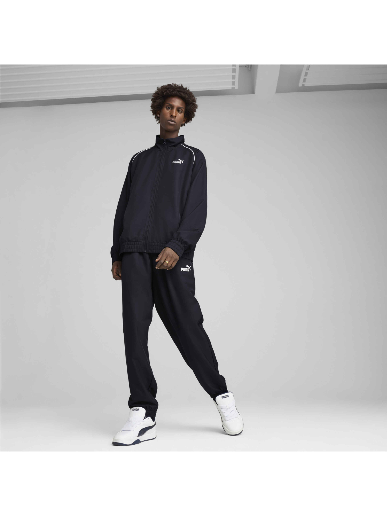 Спортивний костюм PUMA Woven Piping Tracksuit модель 684849 Фото