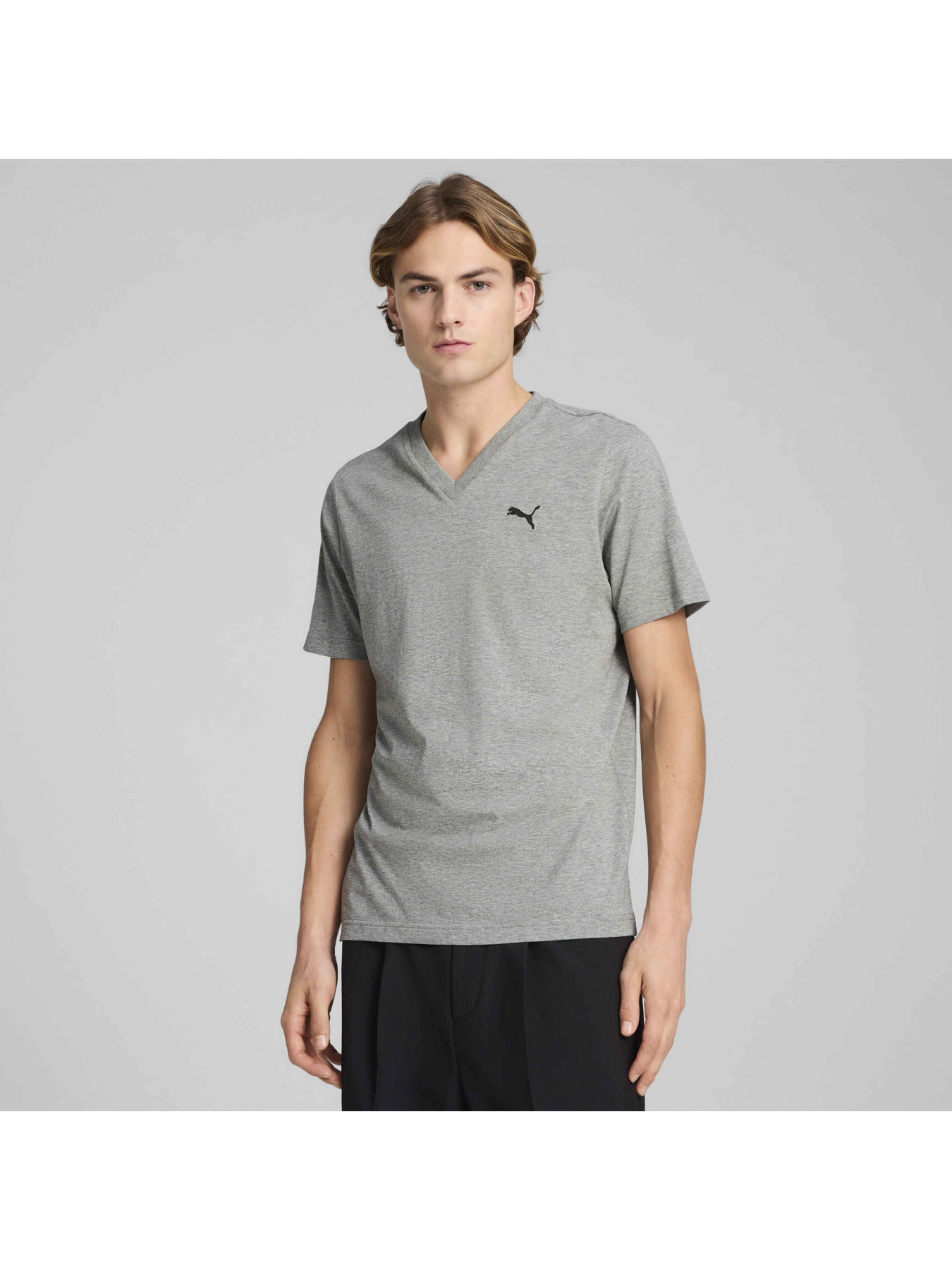 Футболка PUMA Ess V-neck Tee модель 682548 Фото