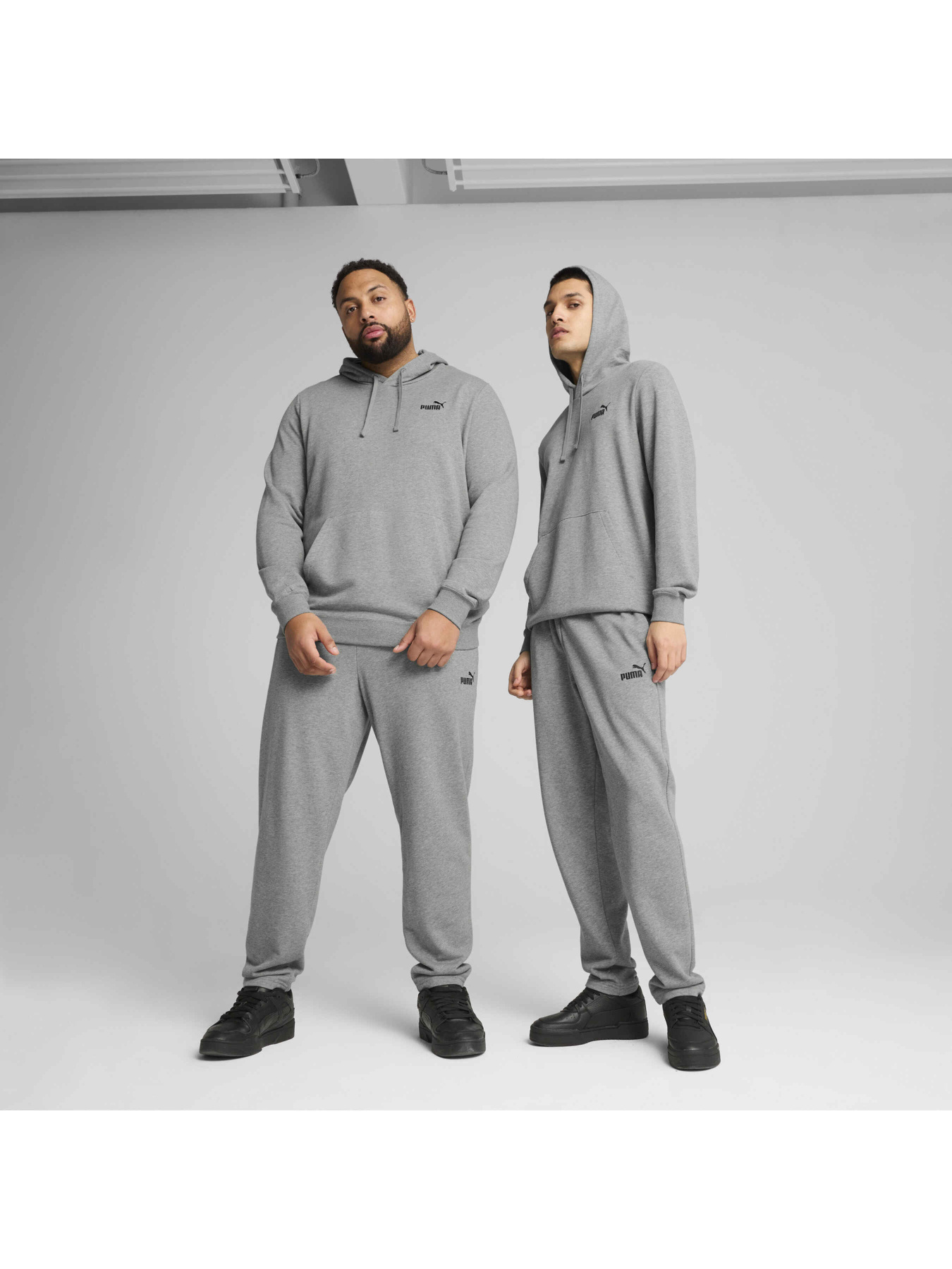 Штани спортивні PUMA Ess No. 1 Logo Sweatpants модель 682612 Фото