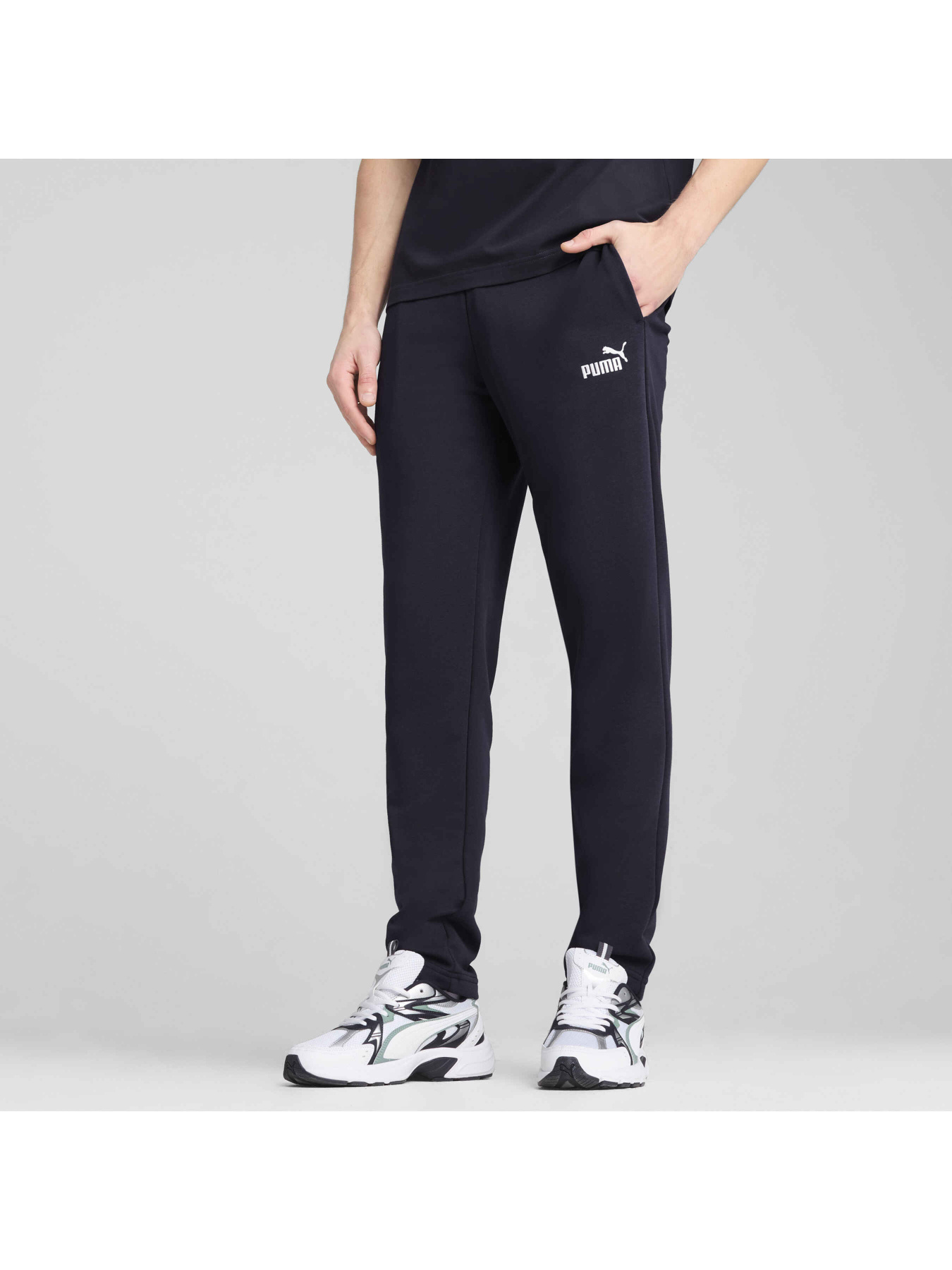 Спортивні штани PUMA Ess No. 1 Logo Sweatpants модель 682612 Спортивні штани PUMA Ess No. 1 Logo Sweatpants модель 682612 Фото
