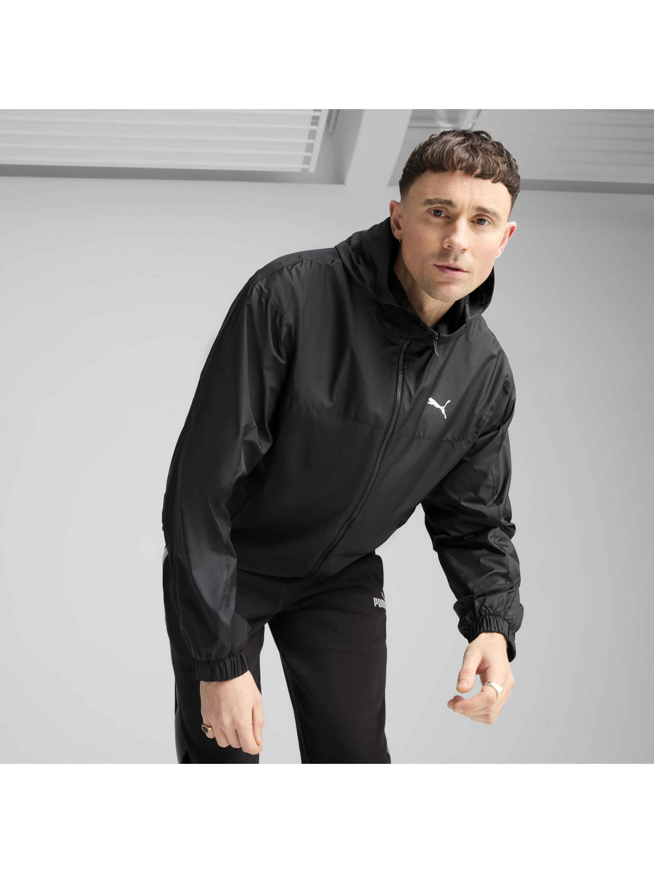 Вітровка PUMA Ess Relaxed Windbreaker модель 684626 Фото