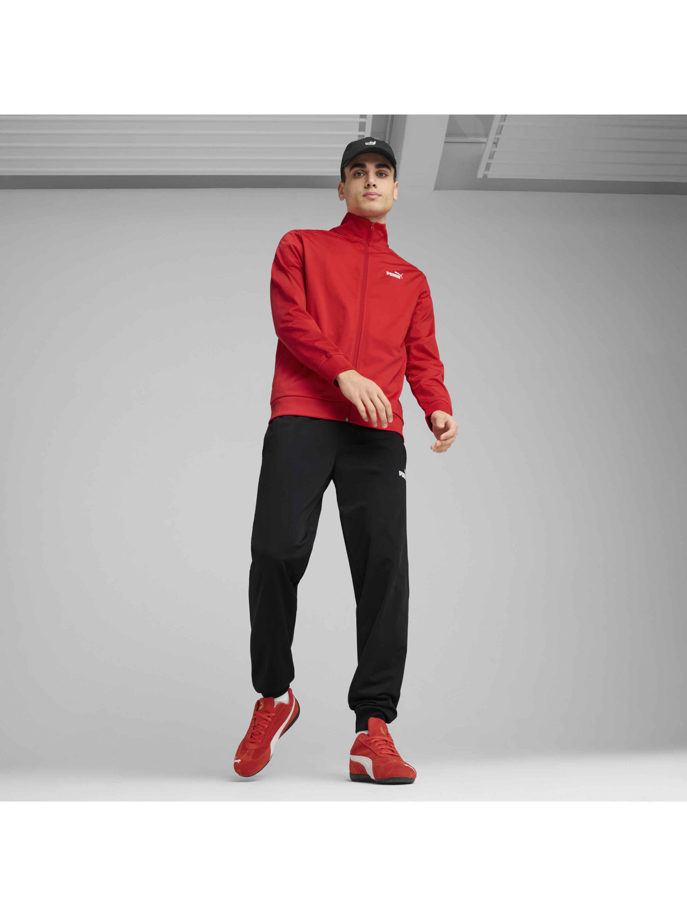 Спортивный костюм PUMA Ess Poly Suit модель 684847 Спортивный костюм PUMA Ess Poly Suit модель 684847 Фото