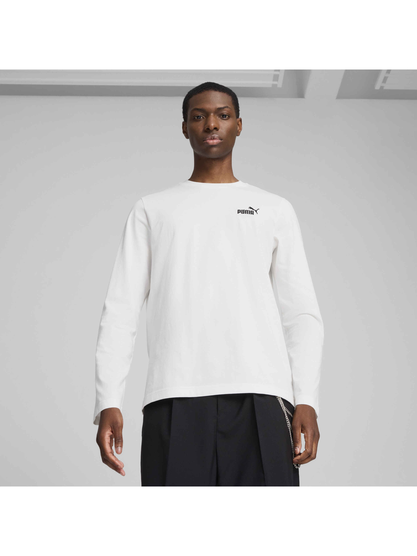 Світшот PUMA Ess Longsleeve Tee модель 682546 Світшот PUMA Ess Longsleeve Tee модель 682546 Фото