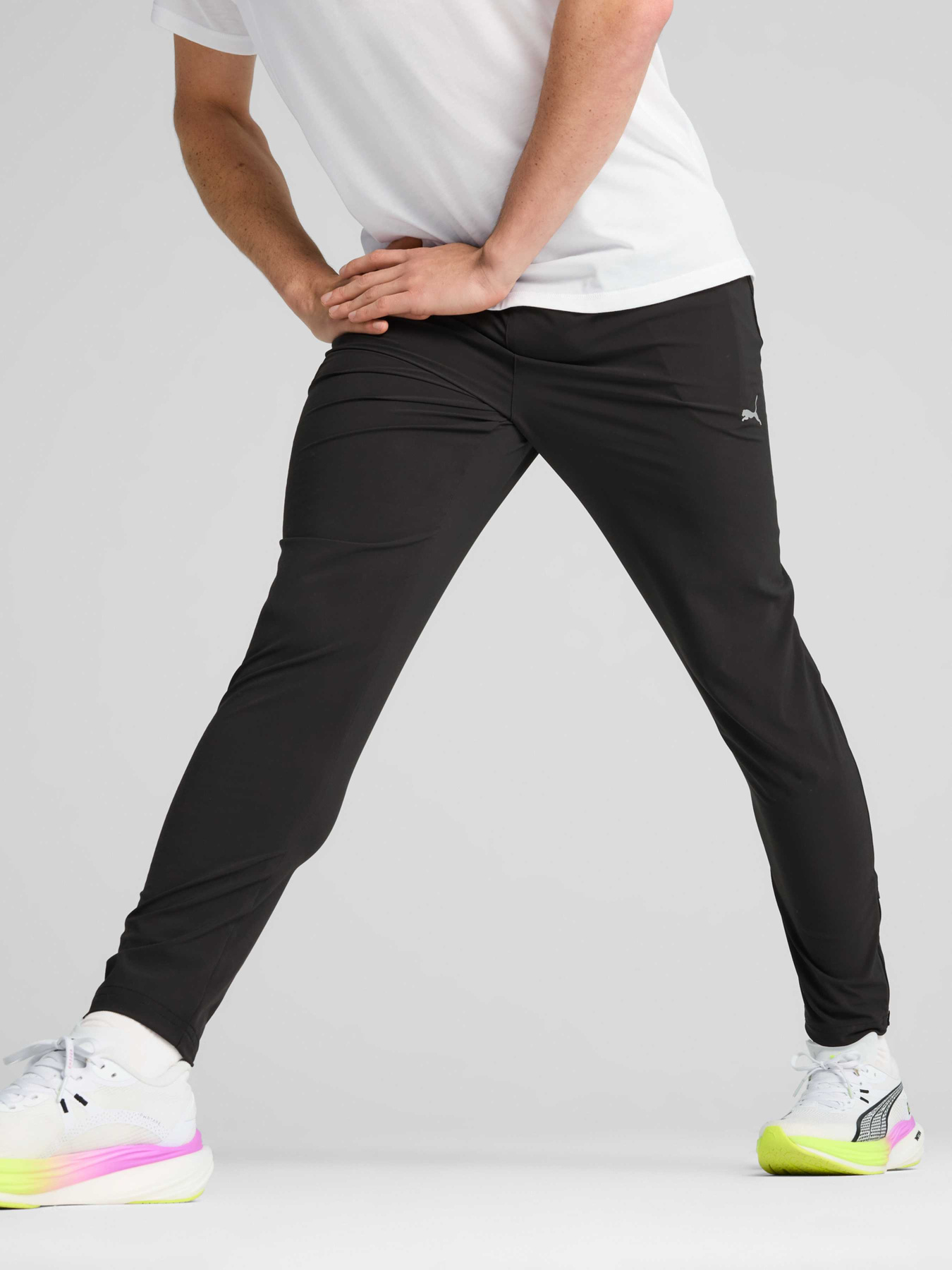 Штаны спортивные PUMA Run Velocity Tapered Pant модель 526775 Фото