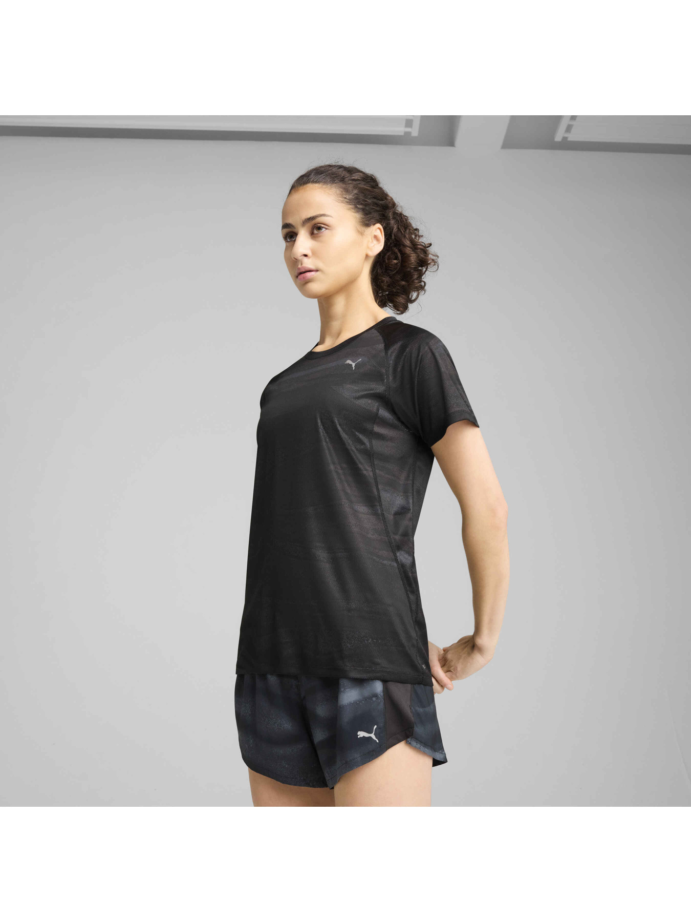 Футболка PUMA Run Velocity Aop Tee W модель 526577 Фото