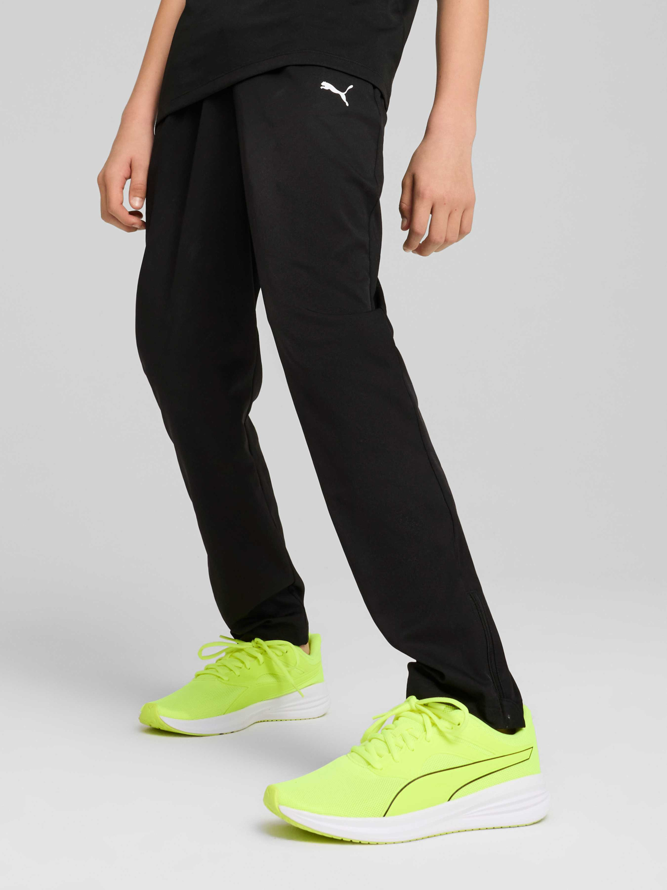 Спортивні штани PUMA Ess Training Woven Pants модель 526537 Фото