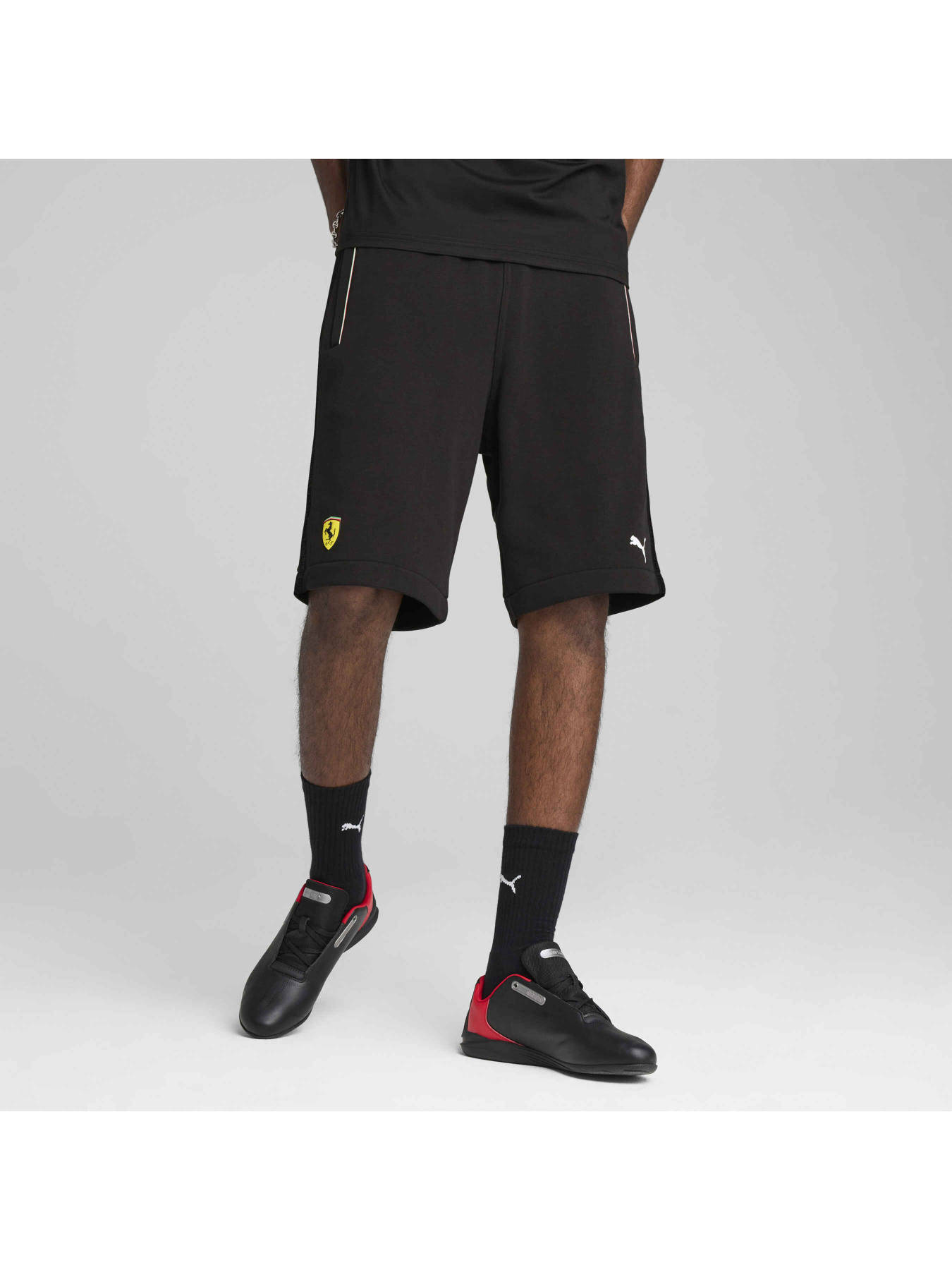 Шорты спортивные PUMA Ferrari Race Sweatshorts модель 630184 Фото