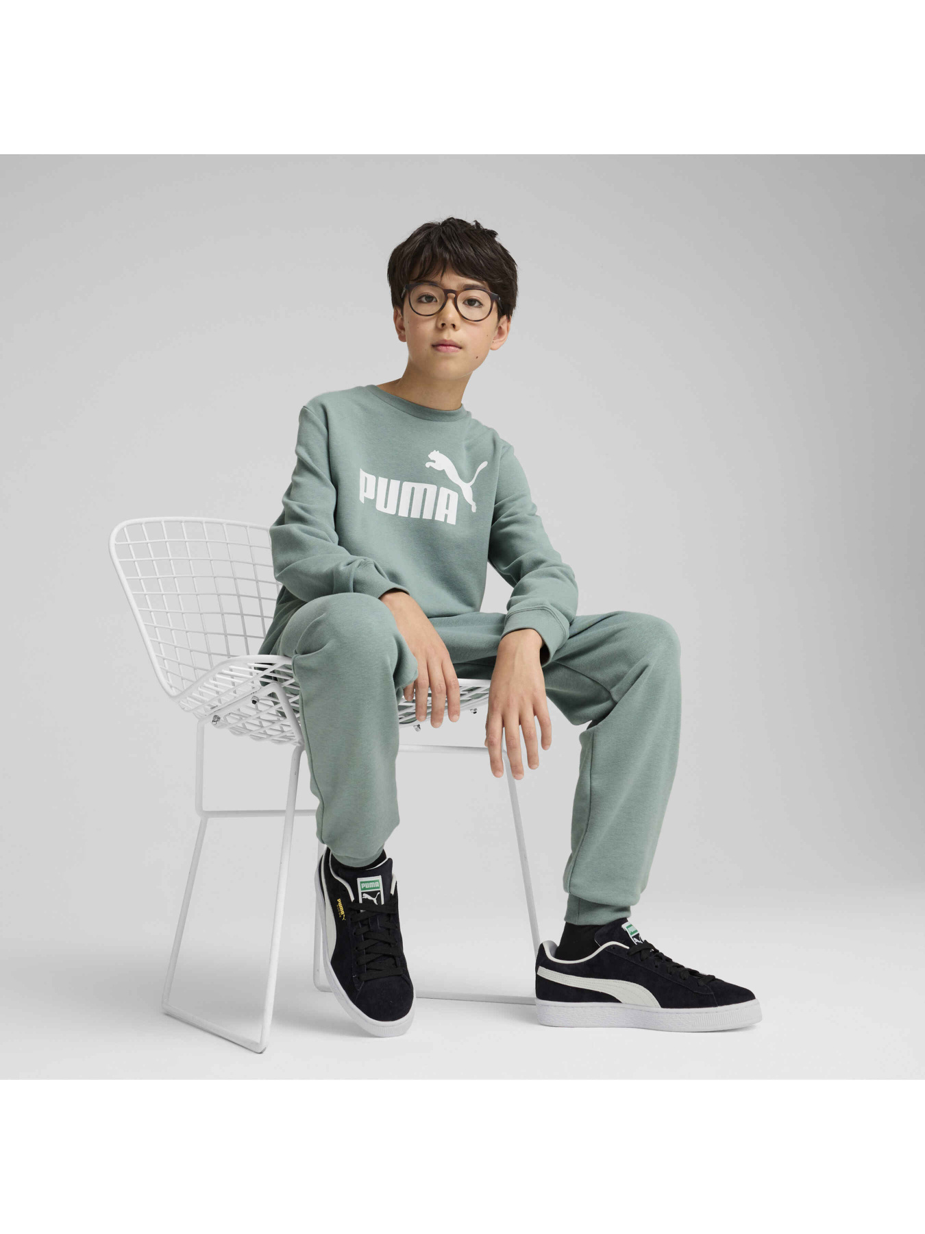 Спортивний костюм PUMA Ess Logo Crew Sweat Suit Tr модель 686296 Фото