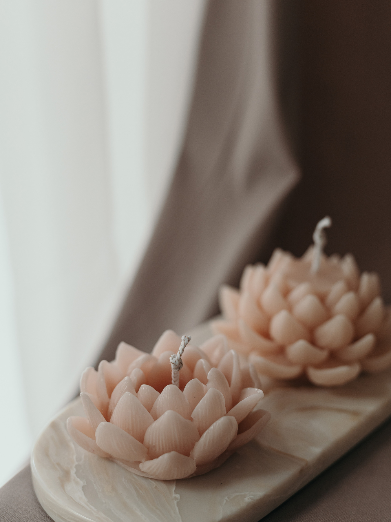 Аромасвеча "Лотос" парфюмированная, аромат -"Ежевика & шампанское", из натурального оливкового воска Candle Design модель 120.3024 Фото