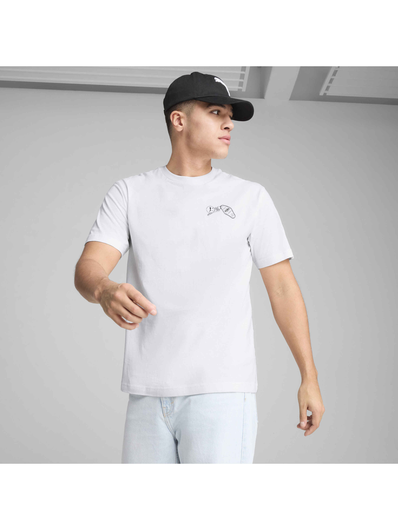 Футболка PUMA Graphics Hotel Relaxed Tee модель 629636 Футболка PUMA Graphics Hotel Relaxed Tee модель 629636 Фото