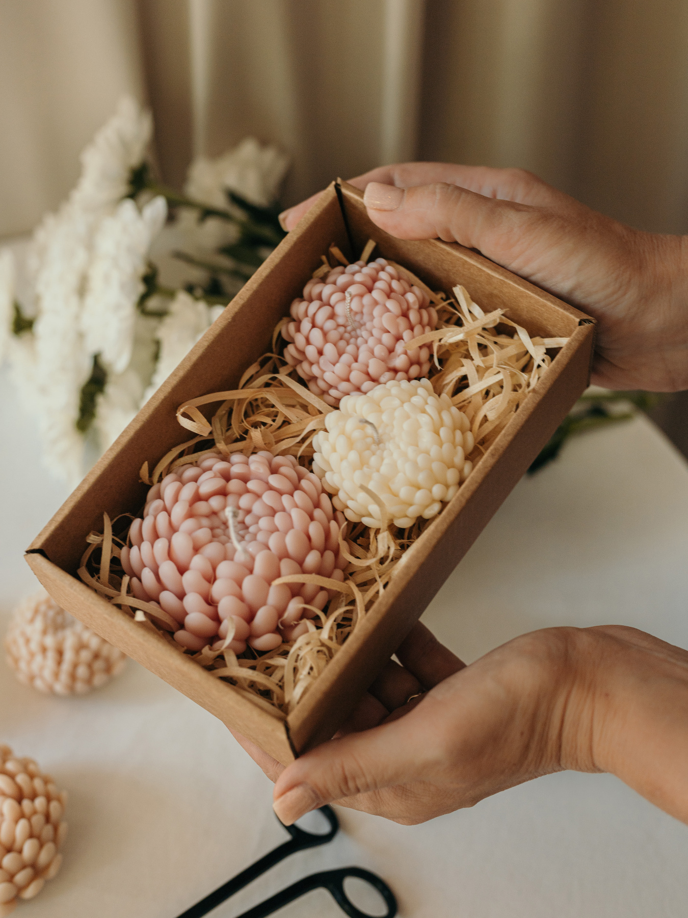 Набор свечей "Хризантемы" от "Candle Design" натуральный оливковый воск, 3 шт. Candle Design модель 200.0005 Фото