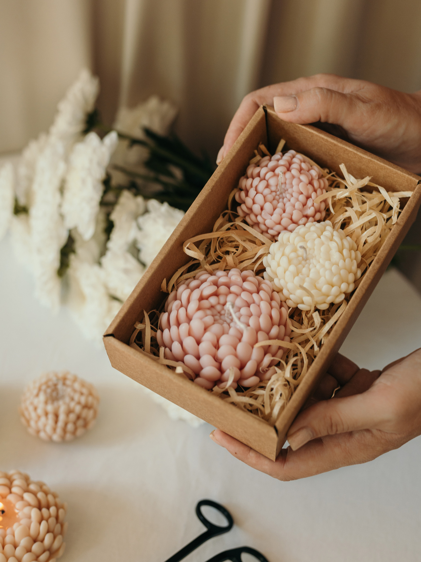 Набор свечей "Хризантемы" от "Candle Design" натуральный оливковый воск, 3 шт. Candle Design модель 200.0005 Фото