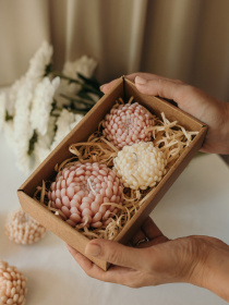 Набор свечей "Хризантемы" от "Candle Design" натуральный оливковый воск, 3 шт. Candle Design модель 200.0005 Фото