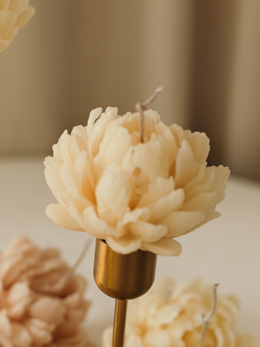 Свічка "Півонія махрова" парфумована, аромат - півонія & магнолія, з натурального бджолиного воску Candle Design модель 120.3005 Фото