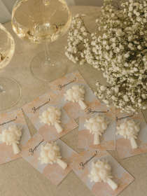 Свадебное приглашение из аромасаше "Букетик", из натурального оливкового воска. Candle Design модель 220.0002 Фото