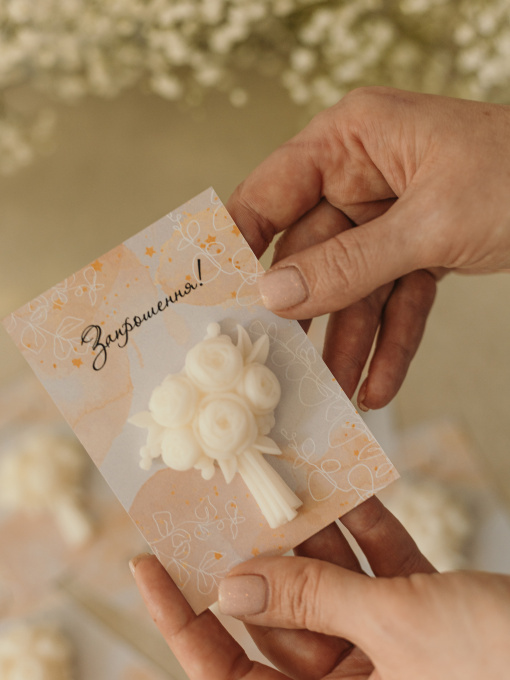 Весільне запрошення з аромасаше "Букетик", з натурального оливкового воску Candle Design модель 220.0002 Фото