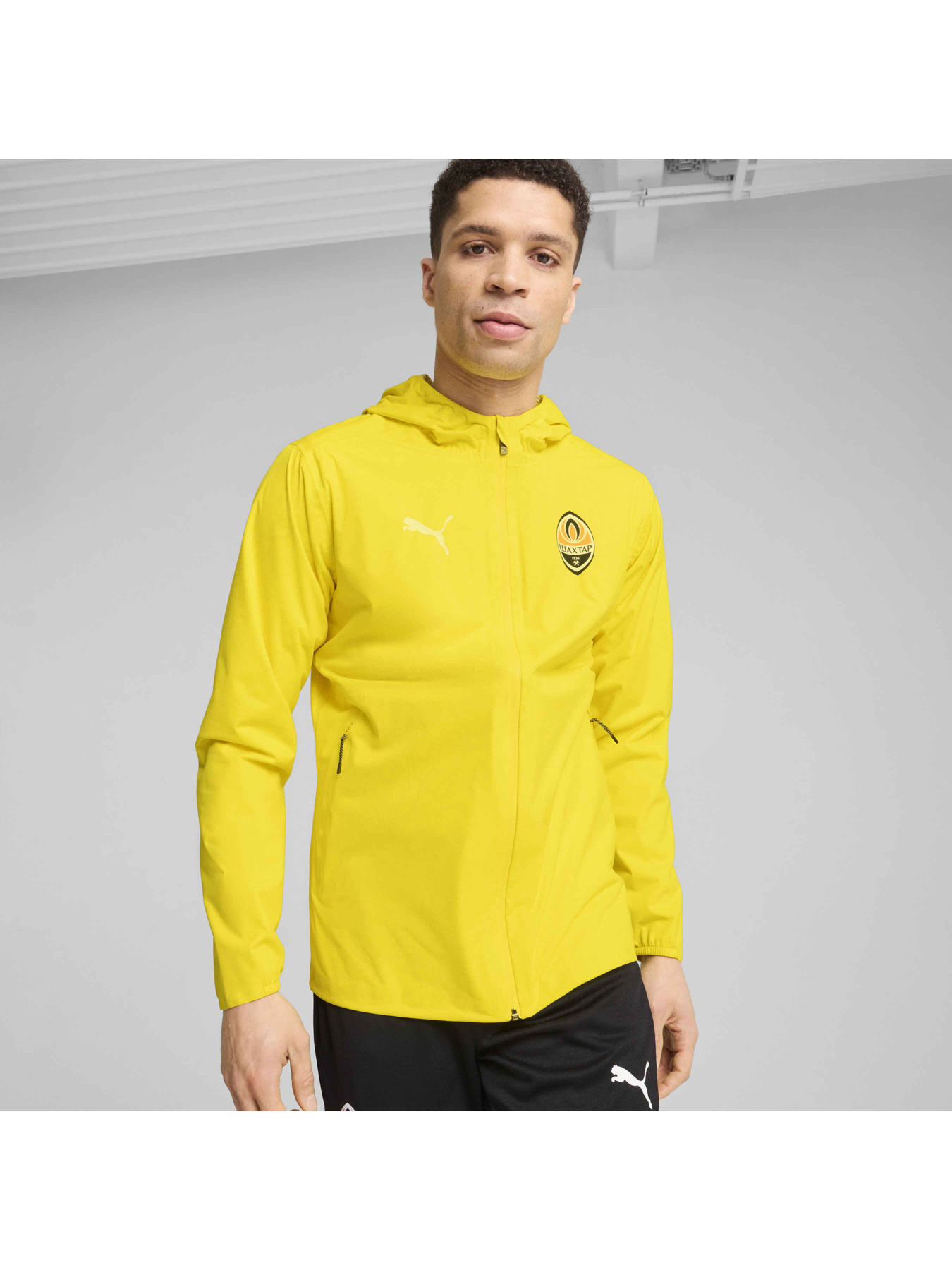 Демисезонная куртка PUMA Fcsd Trg Rain Jacket Pro модель 777857 Демисезонная куртка PUMA Fcsd Trg Rain Jacket Pro модель 777857 Фото