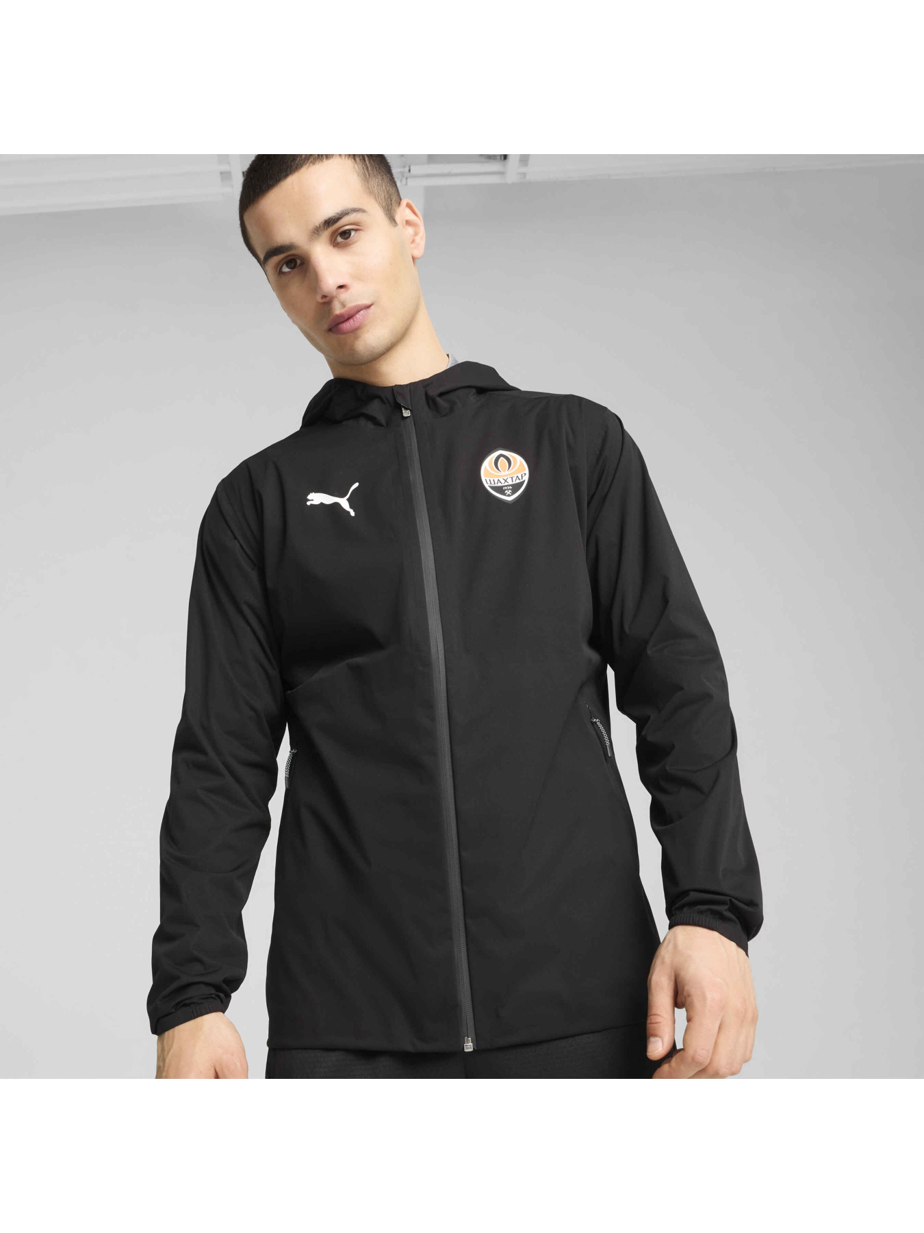 Демісезонна куртка PUMA Fcsd Trg Rain Jacket Pro модель 777857 Фото