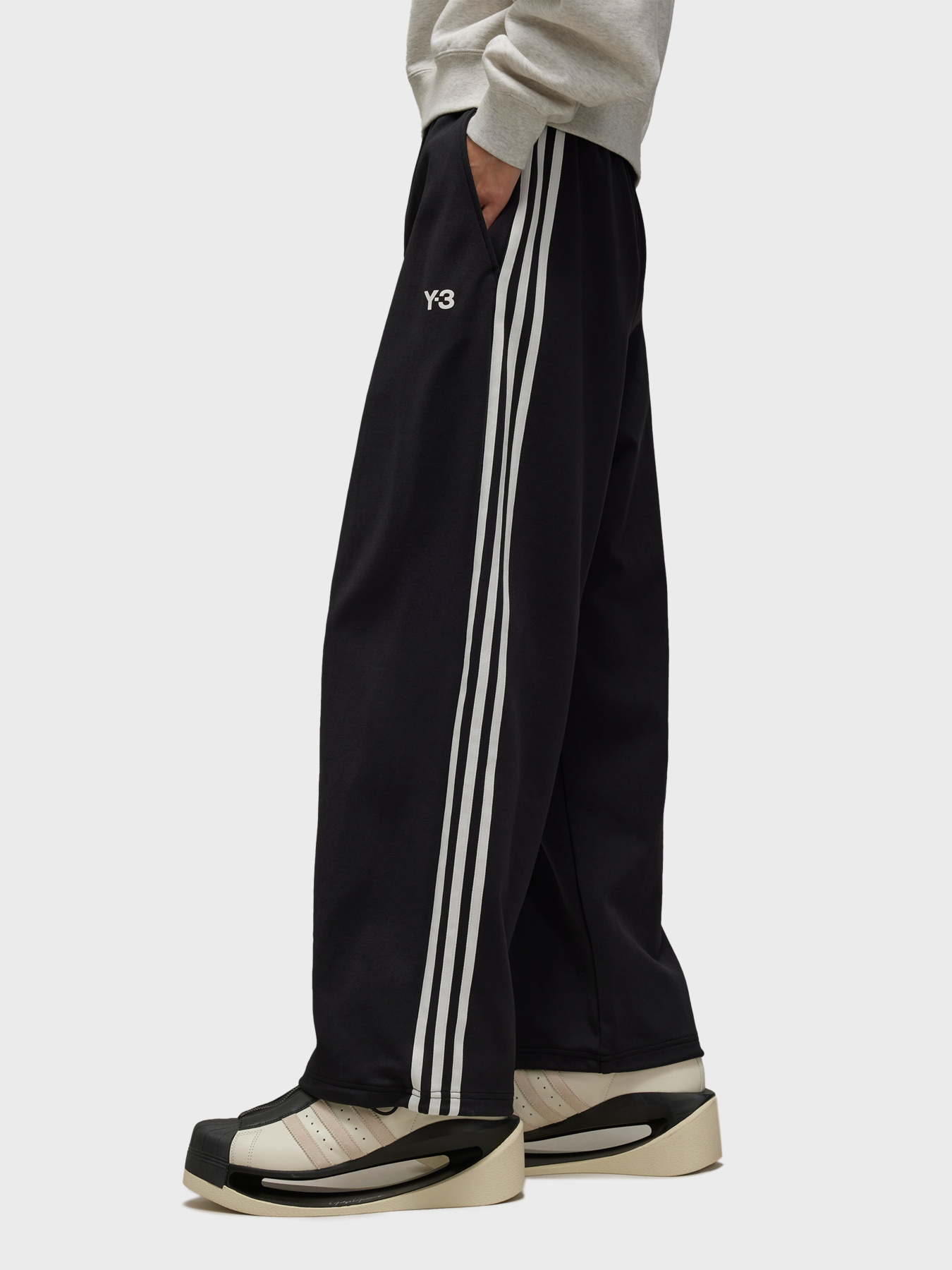 Повсякденні штани Adidas 3 Stripes модель IW7457 Фото