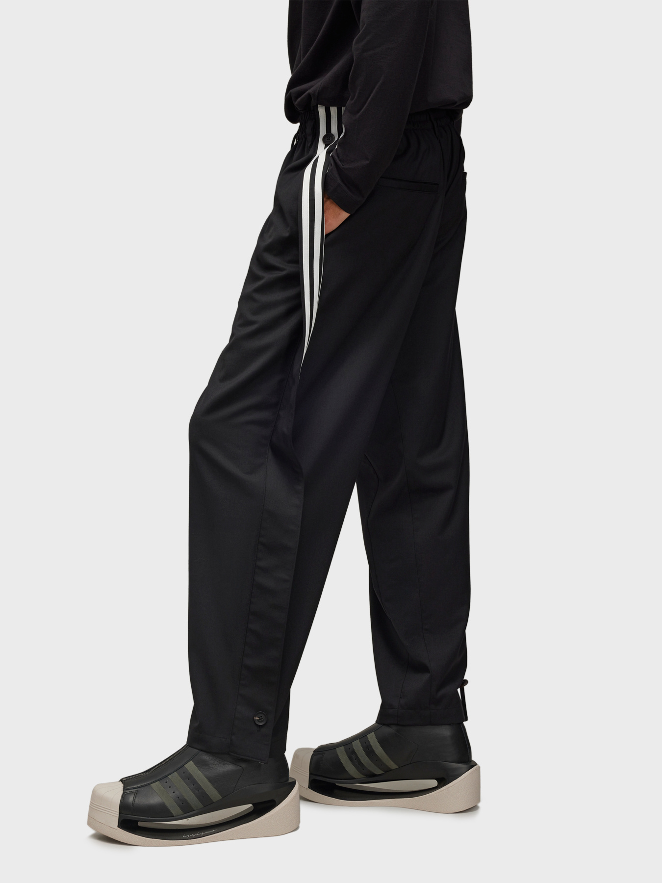 Штани повсякденні Adidas 3 Stripes модель IW7463 Фото