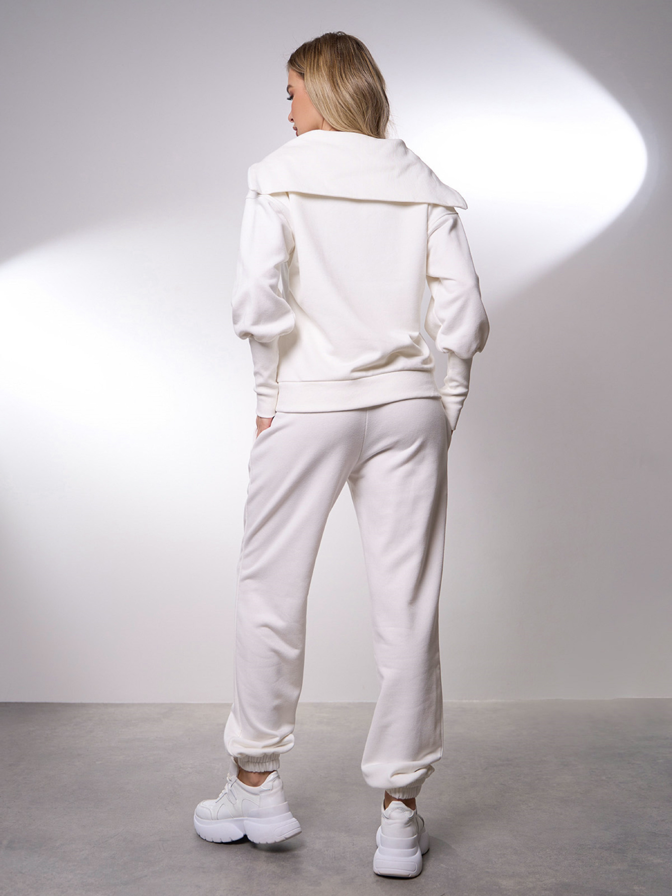 Спортивный костюм ISSA Plus модель 15032_молочный Фото