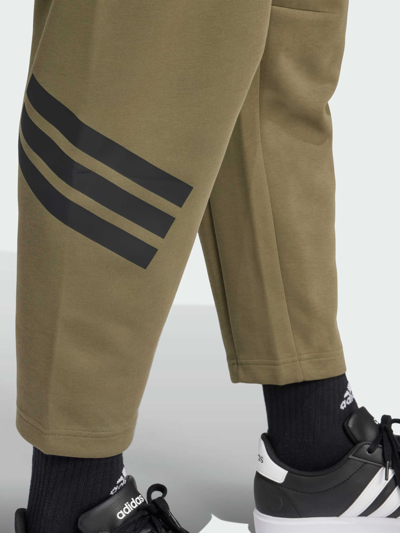 Повсякденні штани Adidas 3 Stripes модель JD4891 Фото