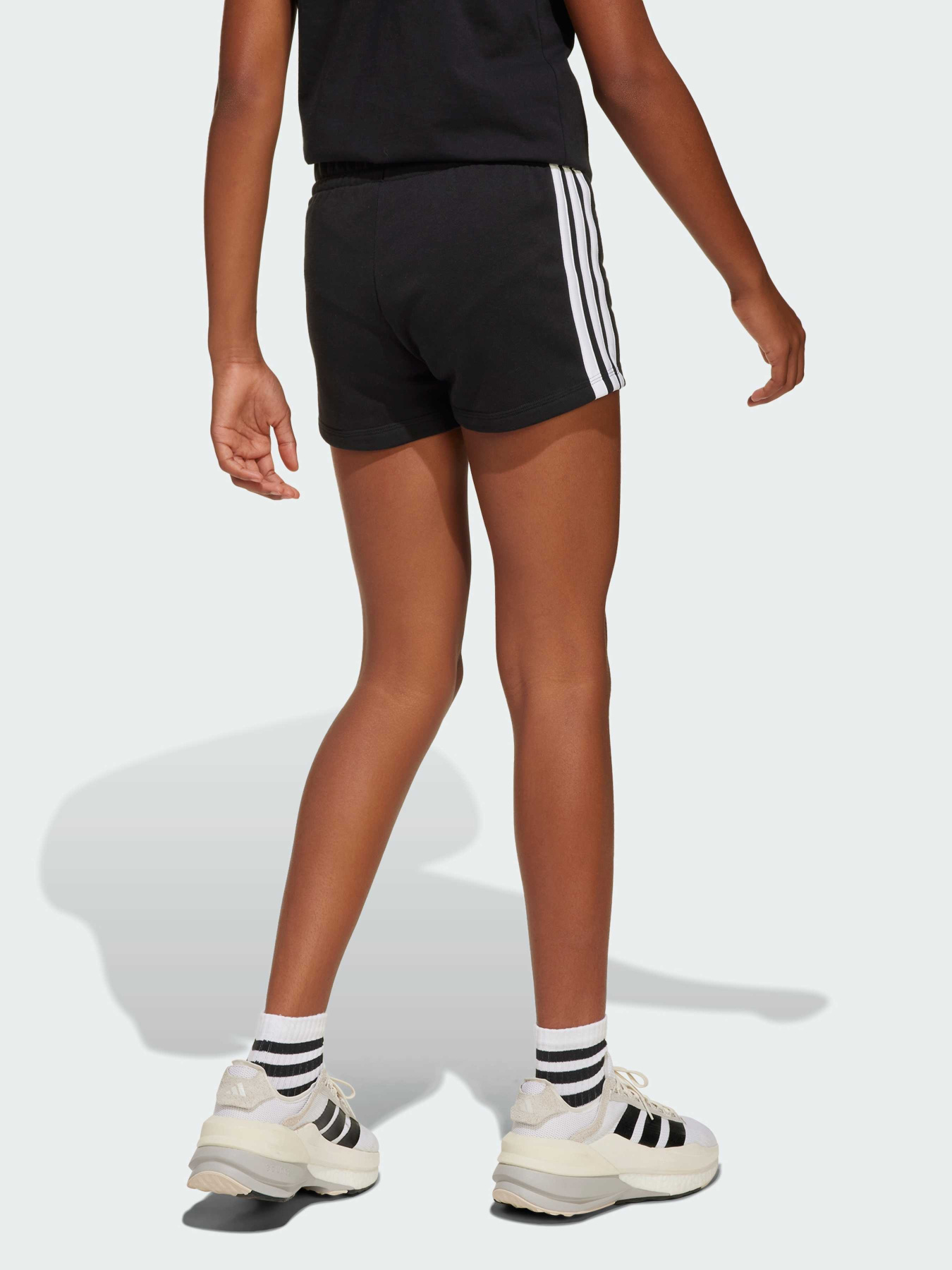 Повседневные шорты Adidas модель JJ3386 Фото