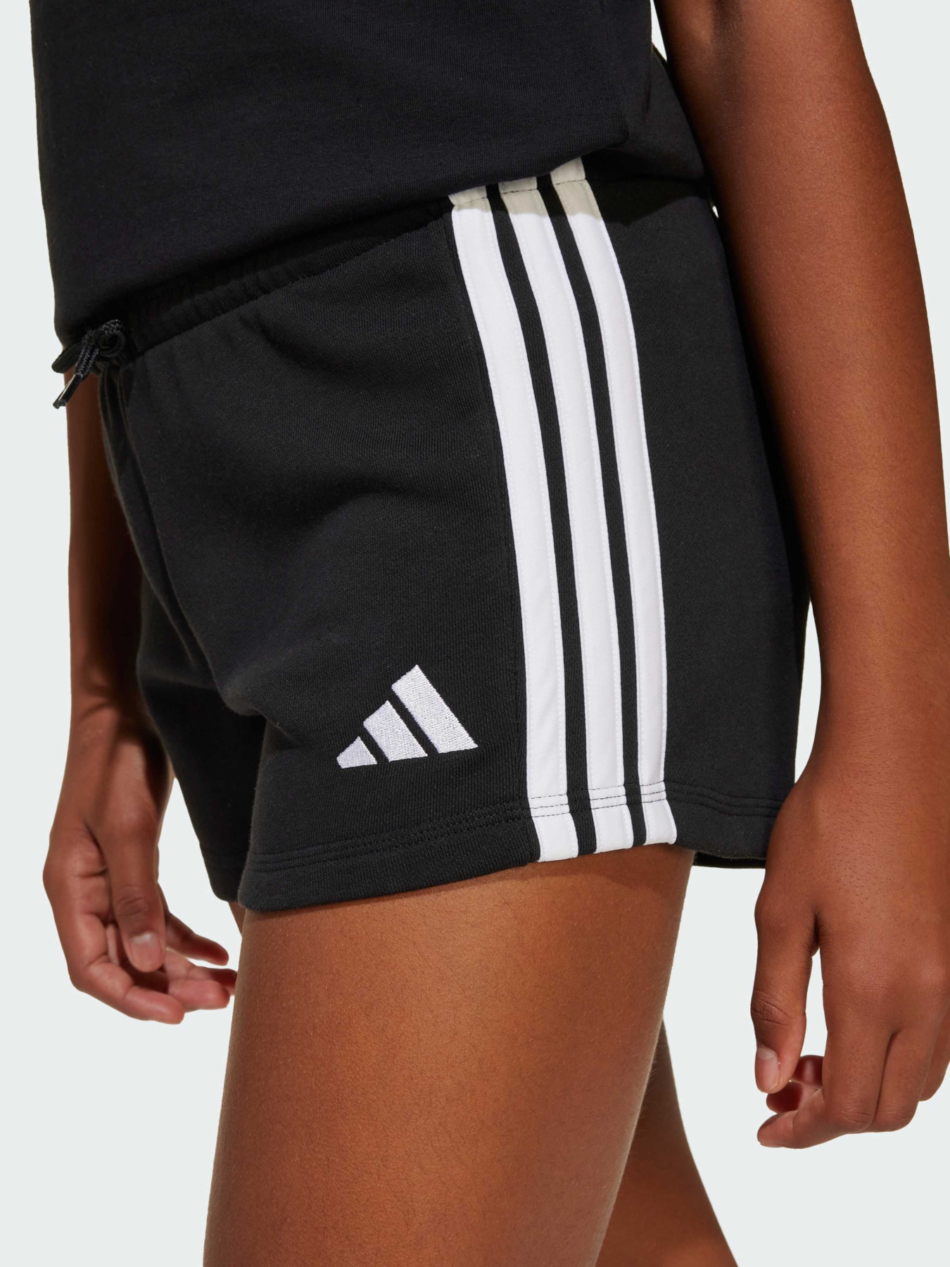 Повседневные шорты Adidas модель JJ3386 Фото