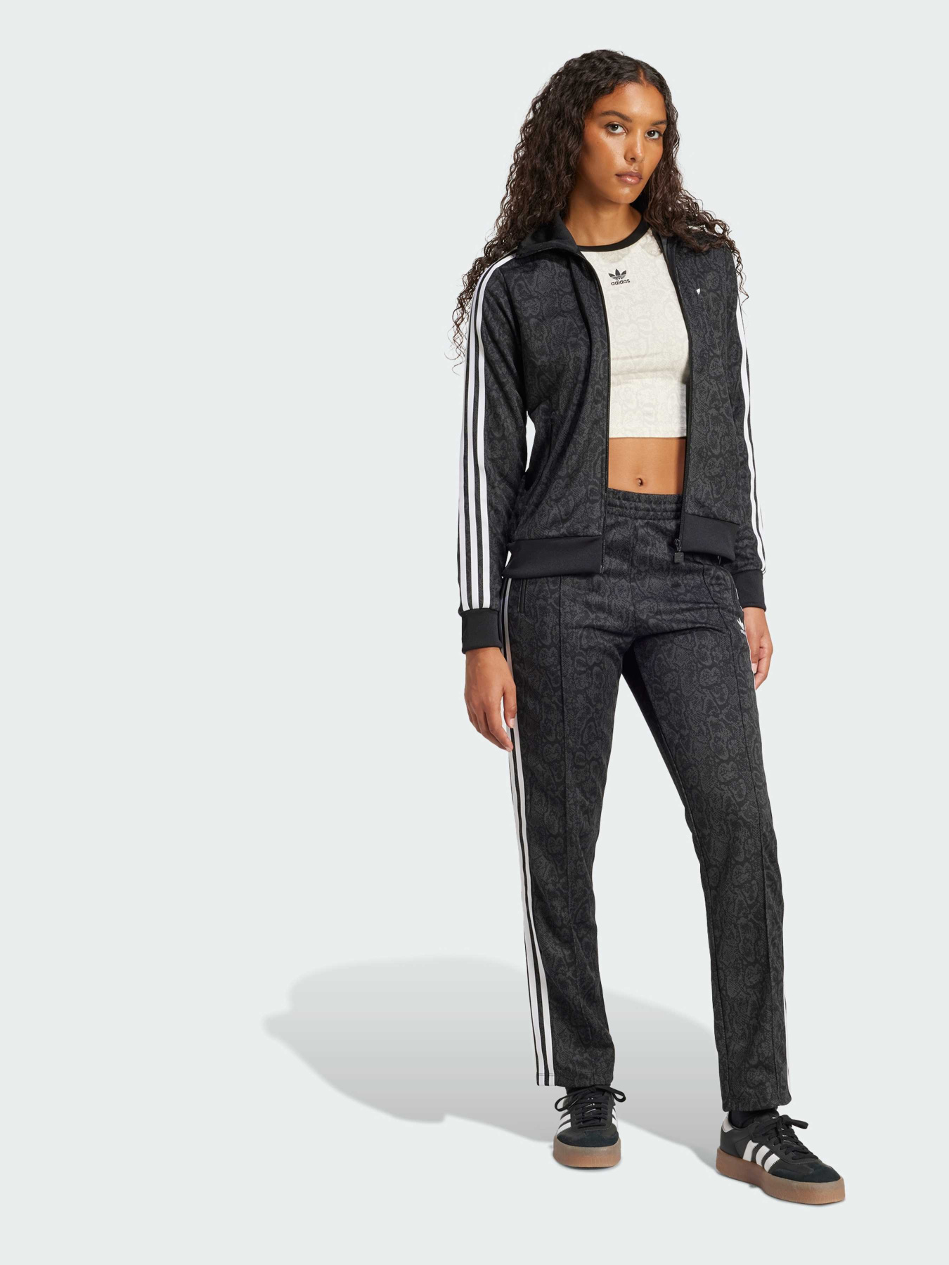 Повсякденні штани Adidas Graphics модель JI8405 Повсякденні штани Adidas Graphics модель JI8405 Фото