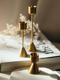 Набір золотих підсвічників в мінімалістичному стилі Candle Design модель 180.0019 Фото