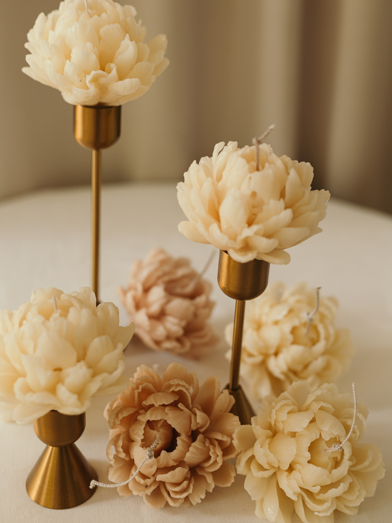 Набір ароматичних свічок "Півонії махрові" + Золоті підсвічники Candle Design модель 120.3028 Фото