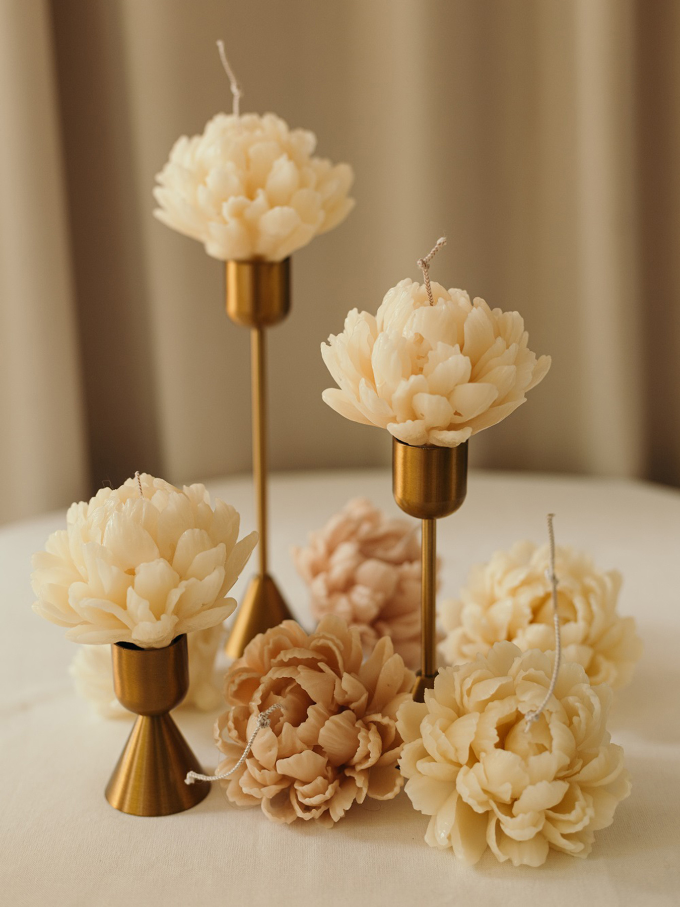 Набір ароматичних свічок "Півонії махрові" + Золоті підсвічники Candle Design модель 120.3028 Фото