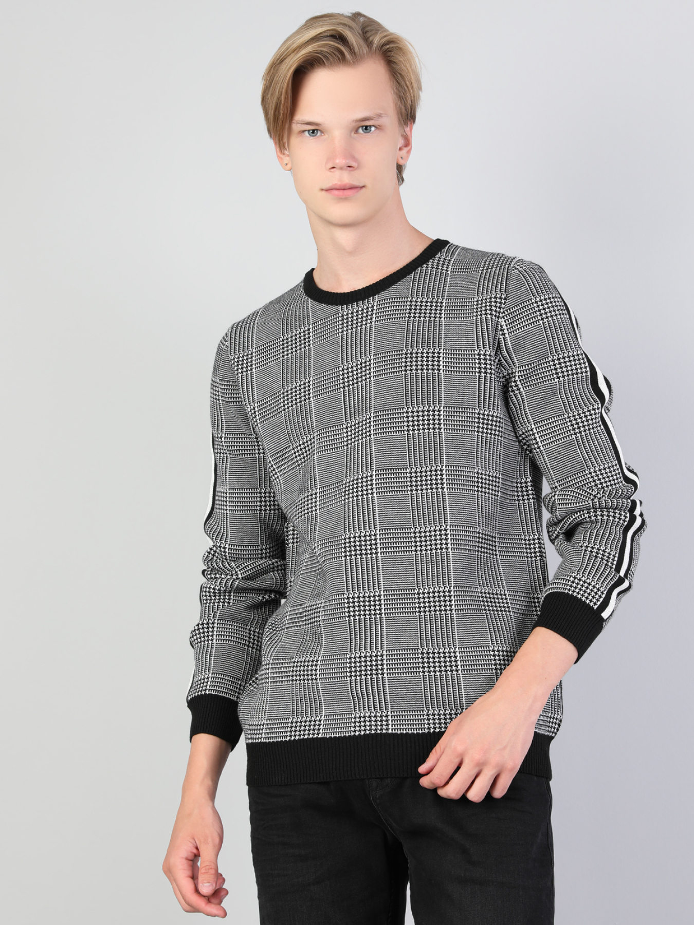 Худи и свитшоты Colin’s модель CL1045876_Q1.V1_BLK Фото