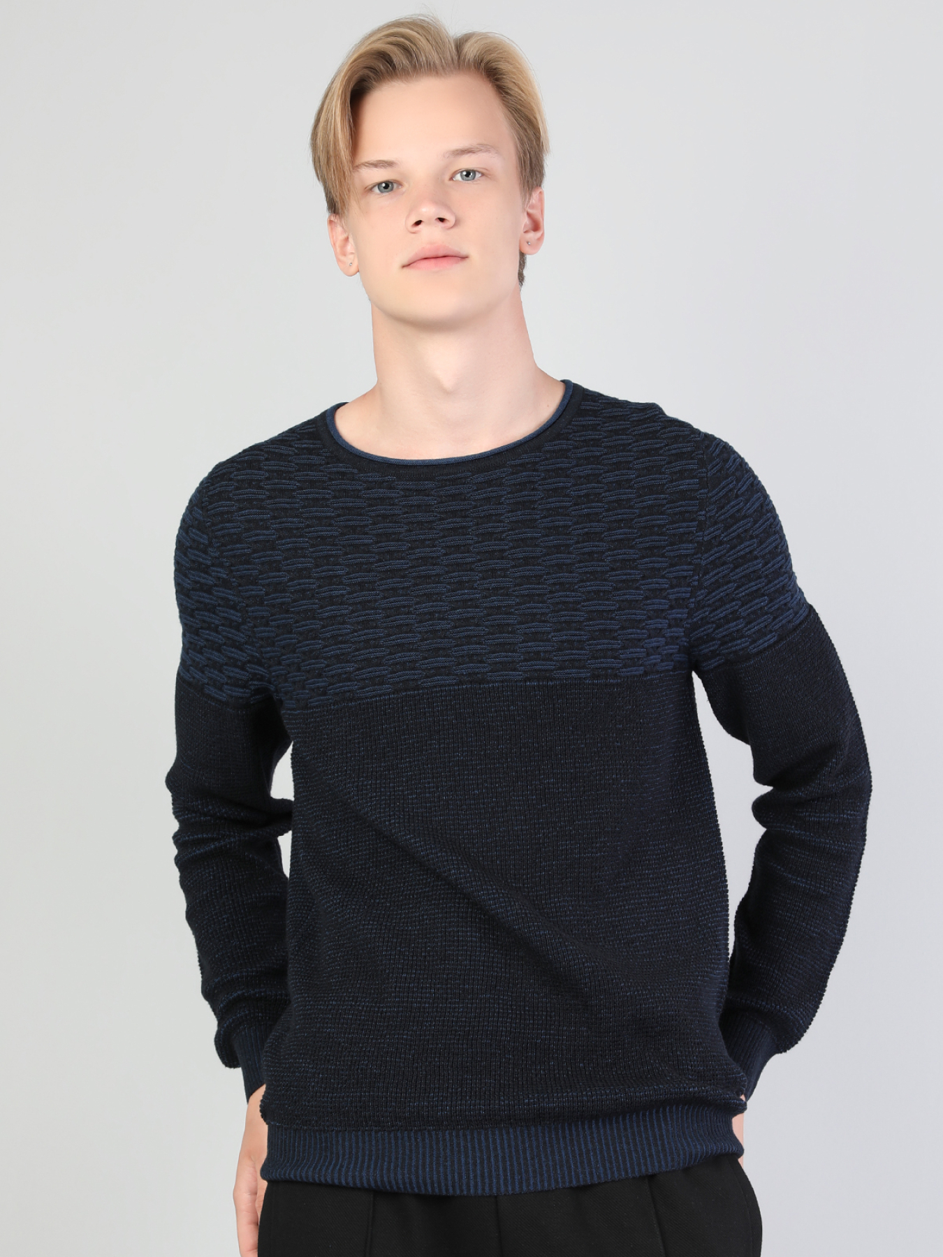 Худи и свитшоты Colin’s модель CL1045880_Q1.V1_MNV Худи и свитшоты Colin’s модель CL1045880_Q1.V1_MNV Фото