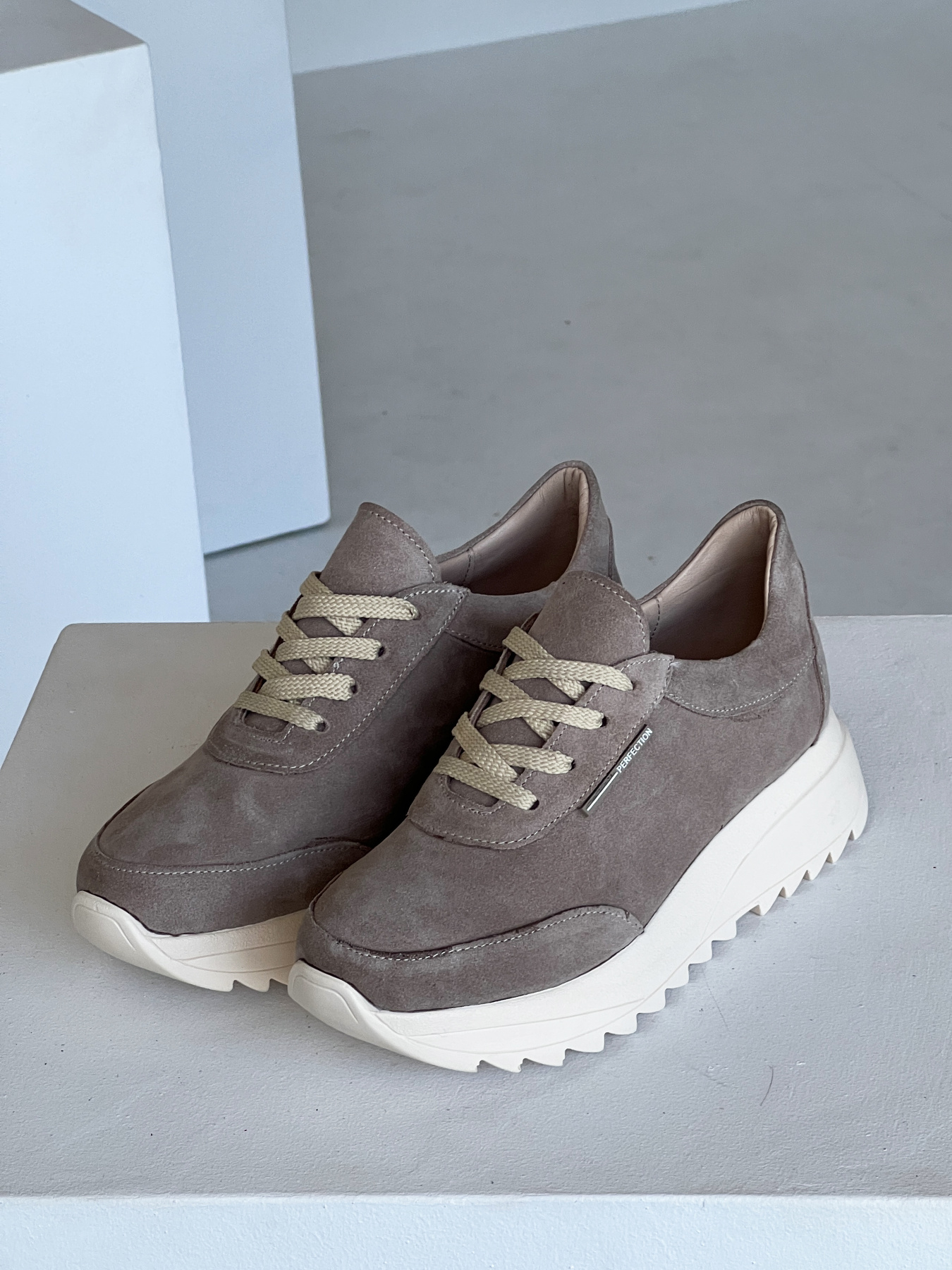 Кроссовки INNOE модель 777507 Фото