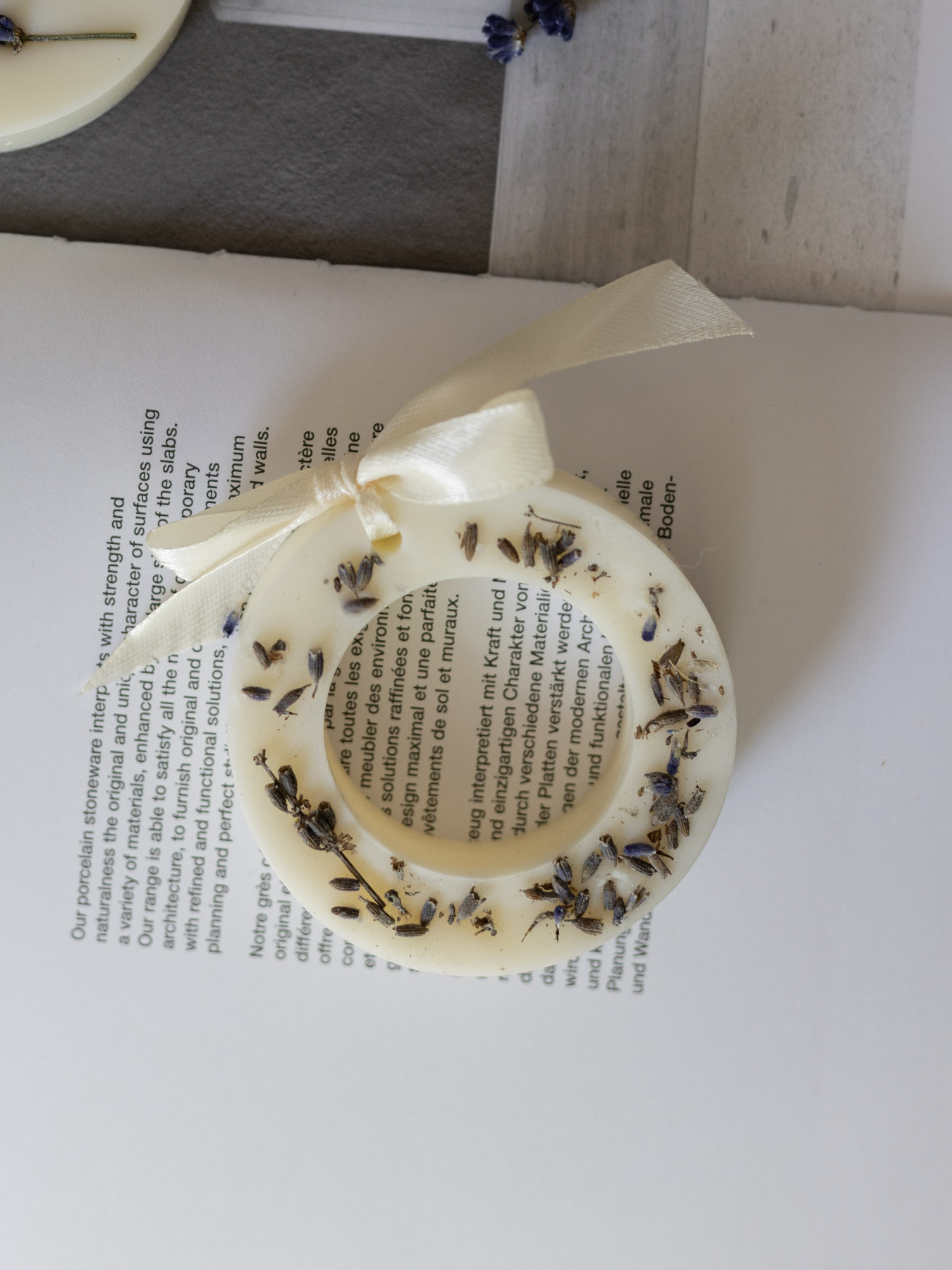 Аромасаше "Лавандовое кольцо", аромат - сушеные цветы (Лаванда), из натурального соевого воска Candle Design модель 160.2015 Фото