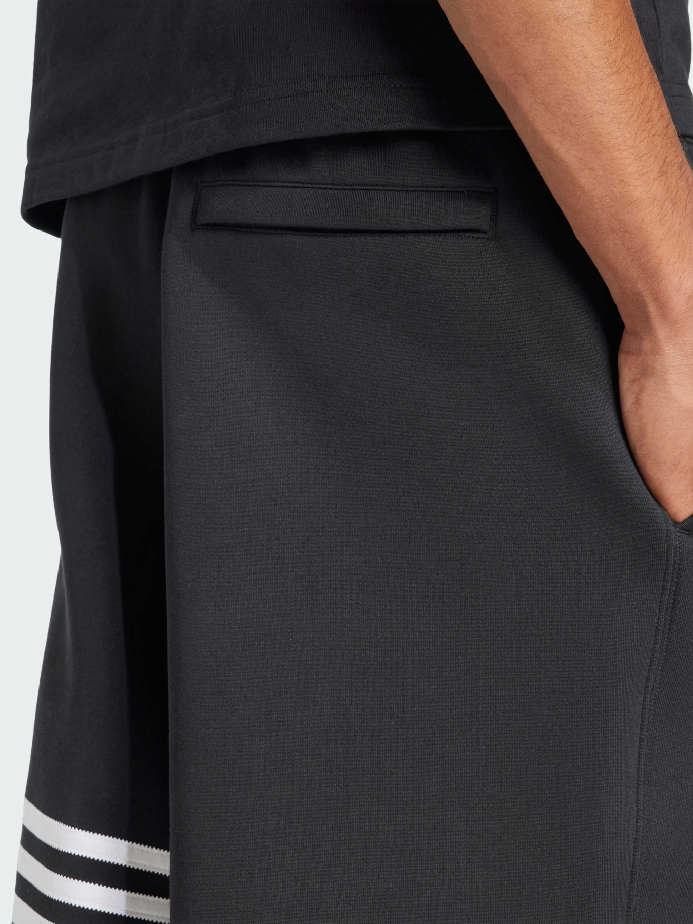 Повсякденні шорти Adidas Adicolor модель JC9941 Повсякденні шорти Adidas Adicolor модель JC9941 Фото